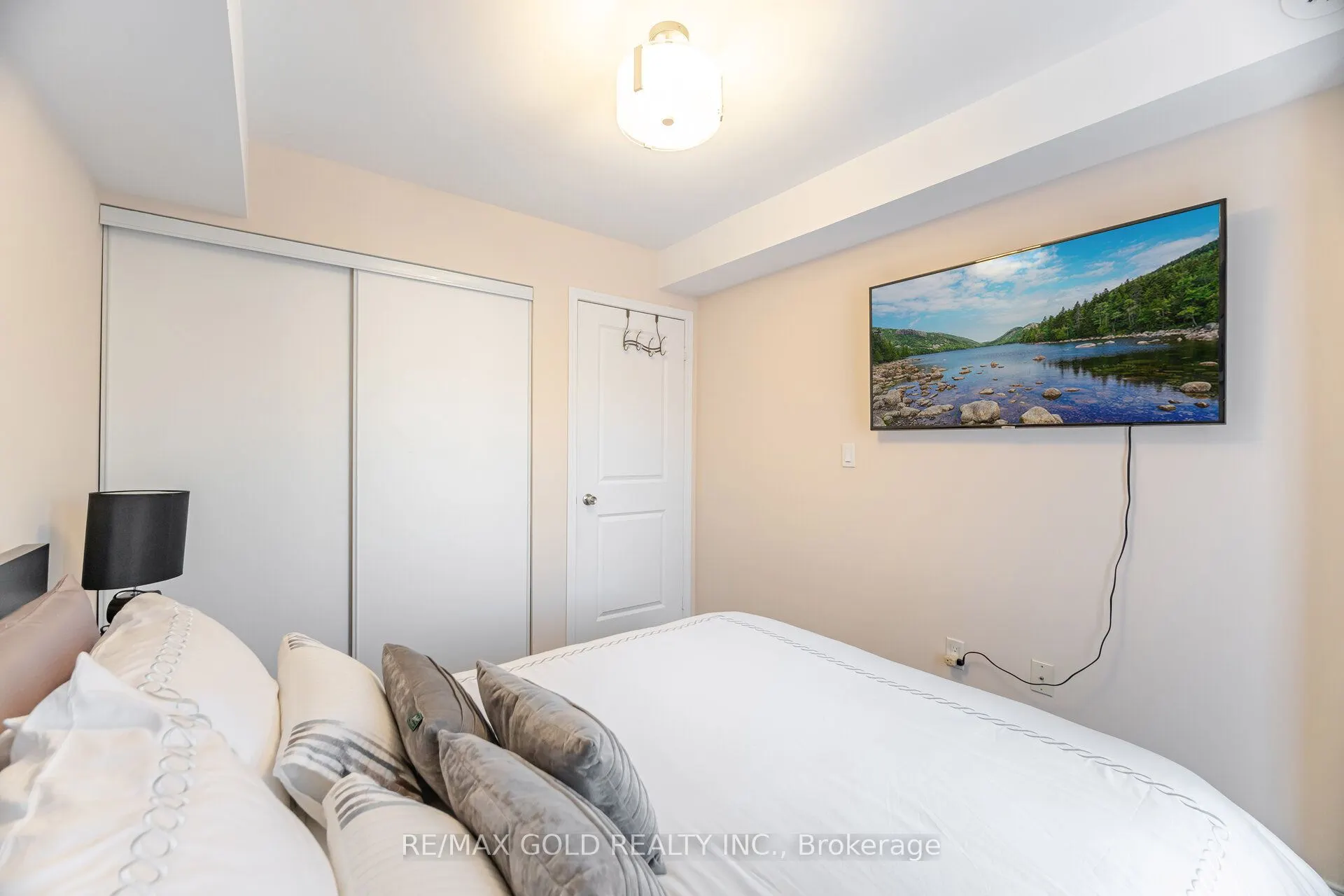 80 Orchid Place, #317