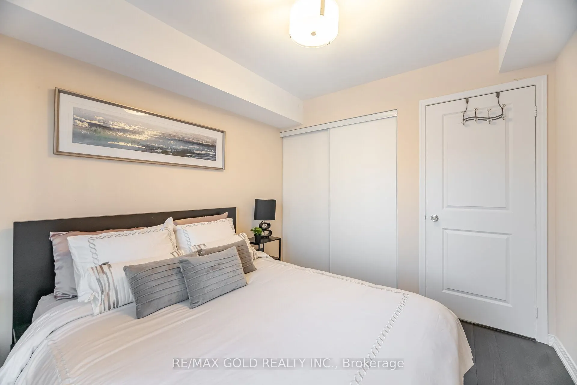 80 Orchid Place, #317