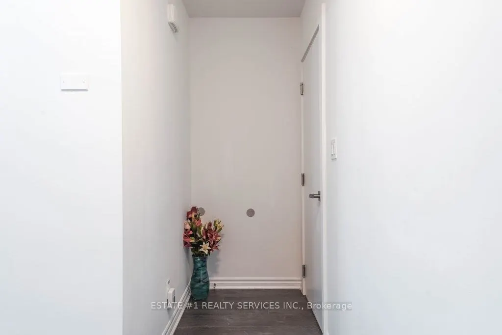 7 Falaise Road, #A (Master BR)