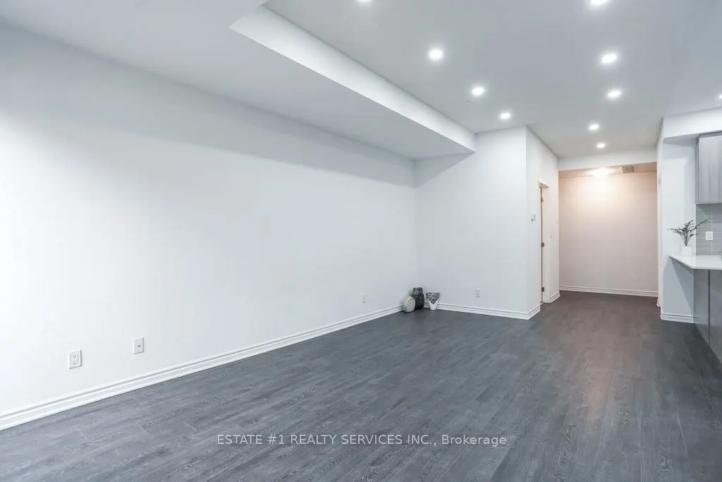 7 Falaise Road, #A (Master BR)