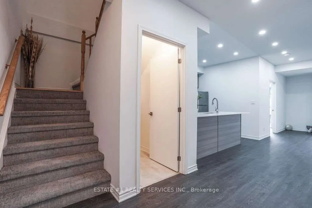 7 Falaise Road, #A (Master BR)