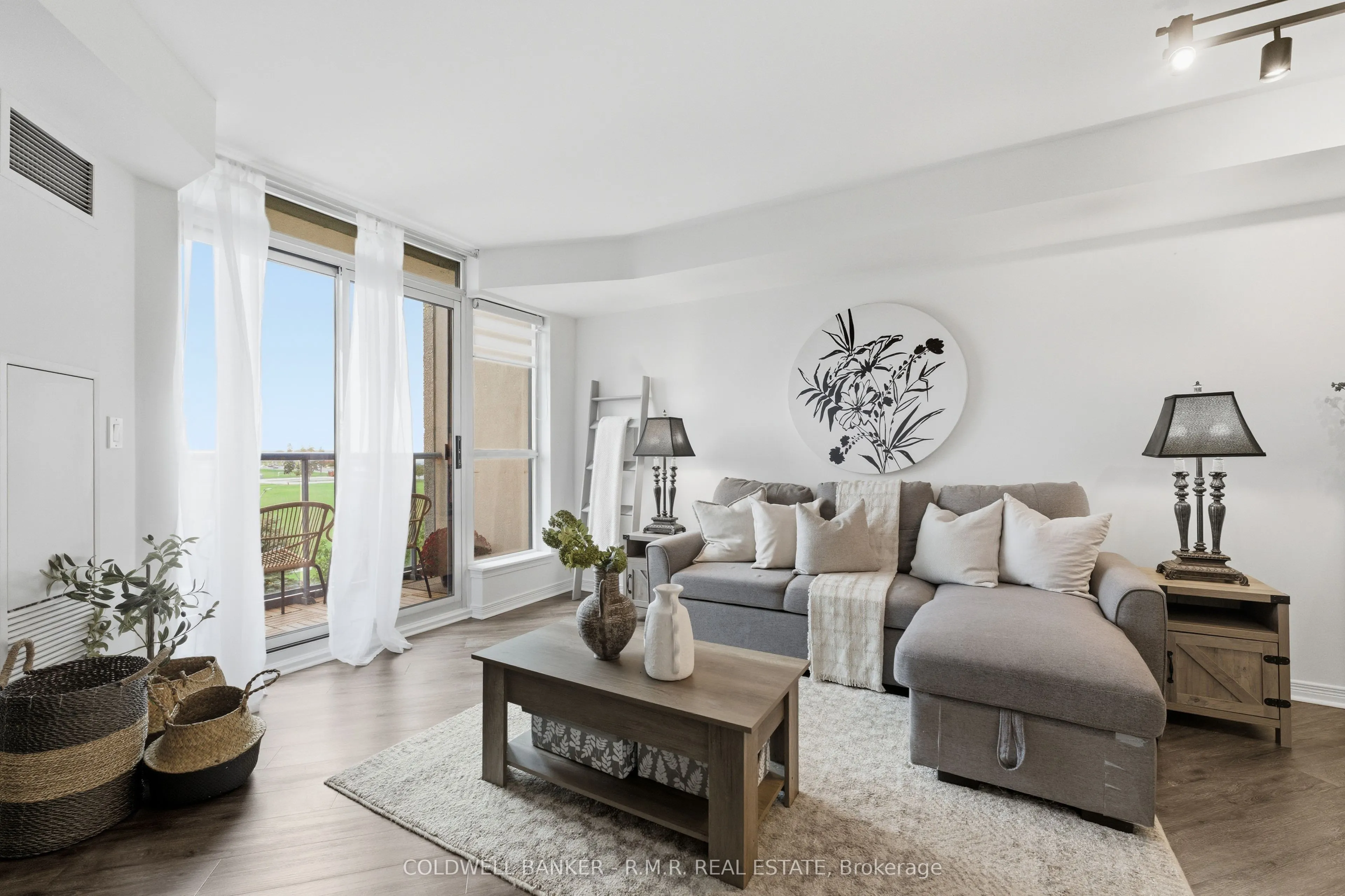 340 Watson Street W, #517