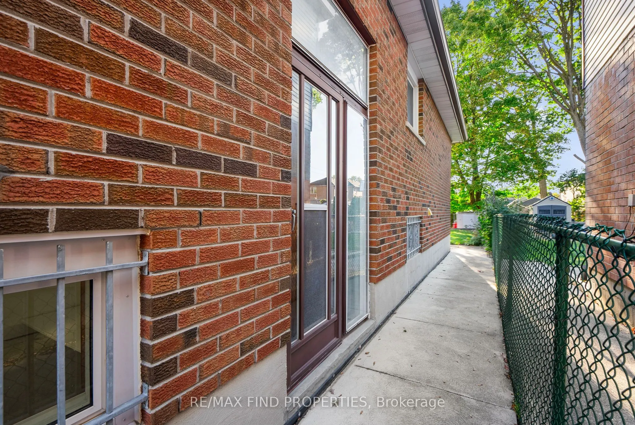16 Mcdonald Avenue
