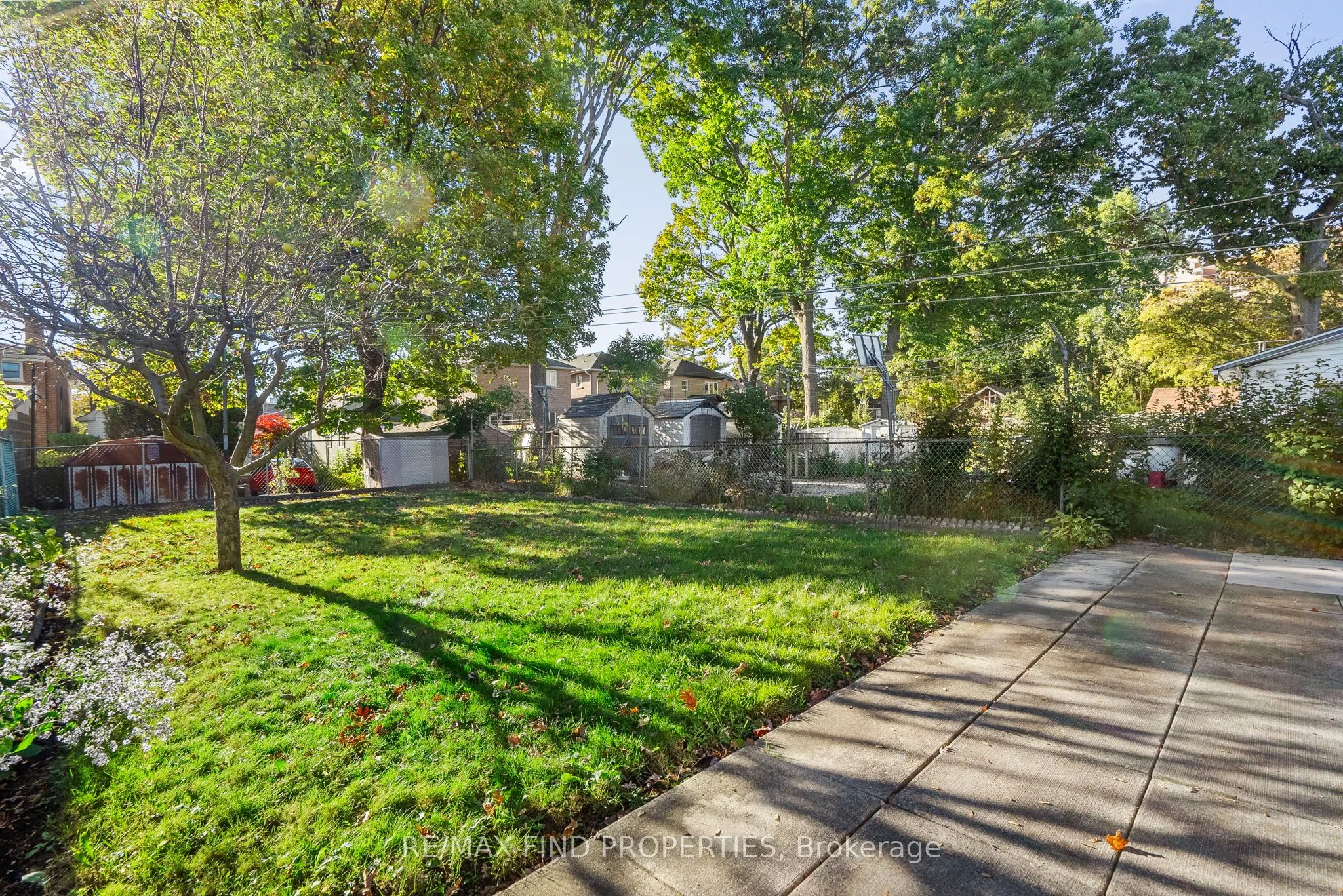 16 Mcdonald Avenue