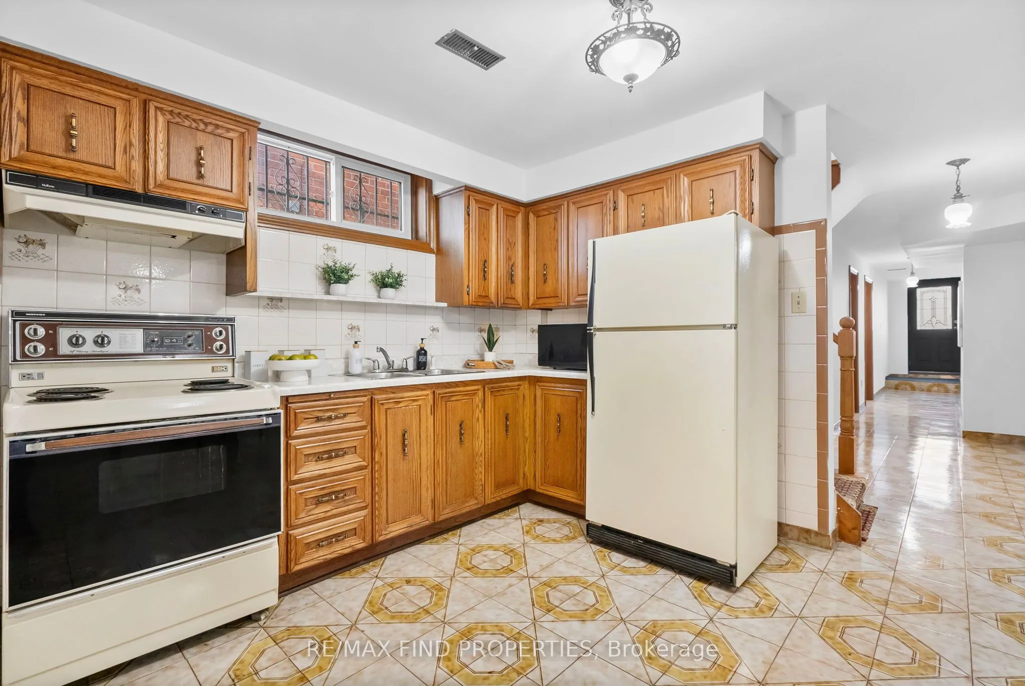 16 Mcdonald Avenue