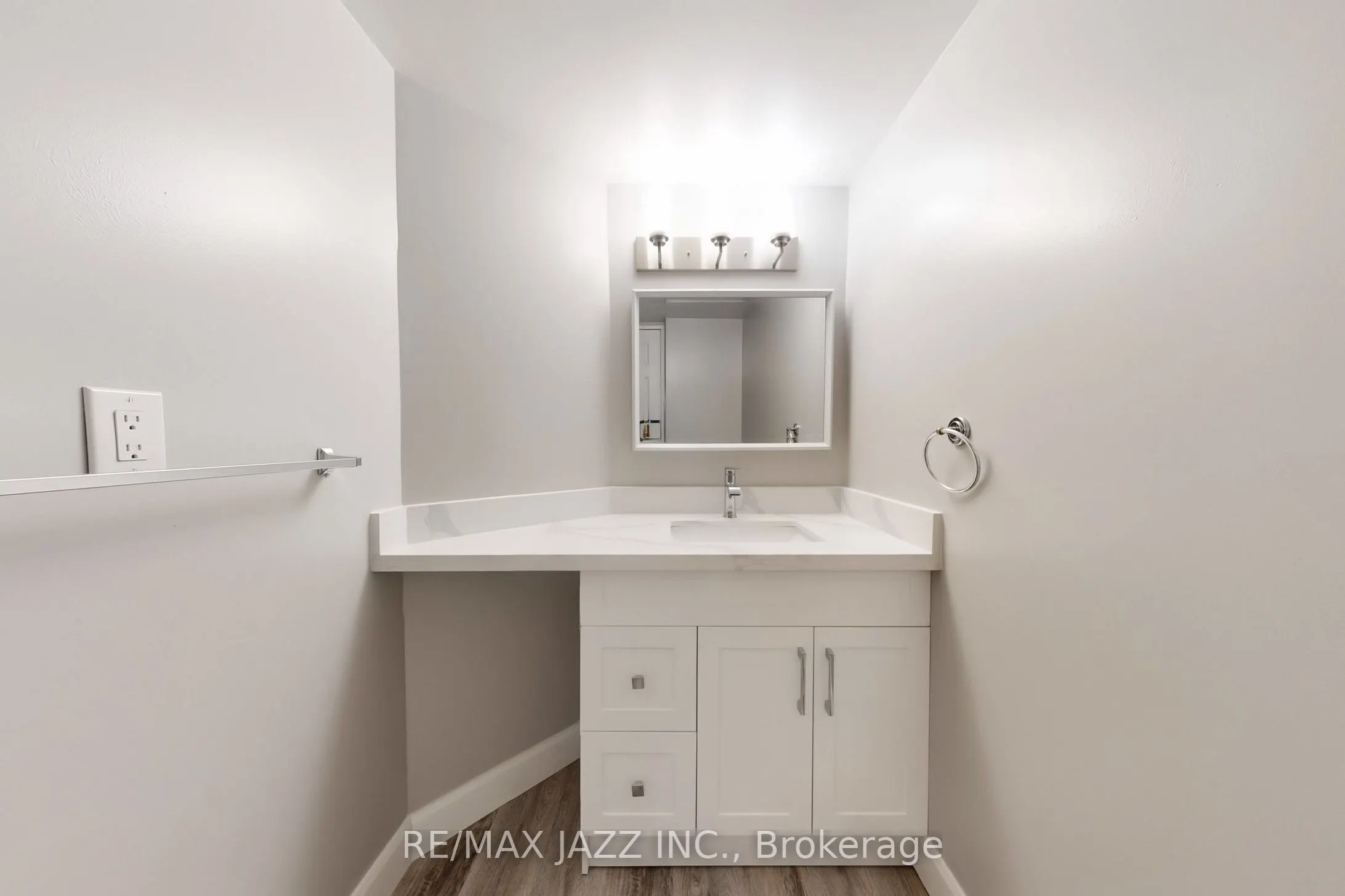 2 Westney Road N, #1109