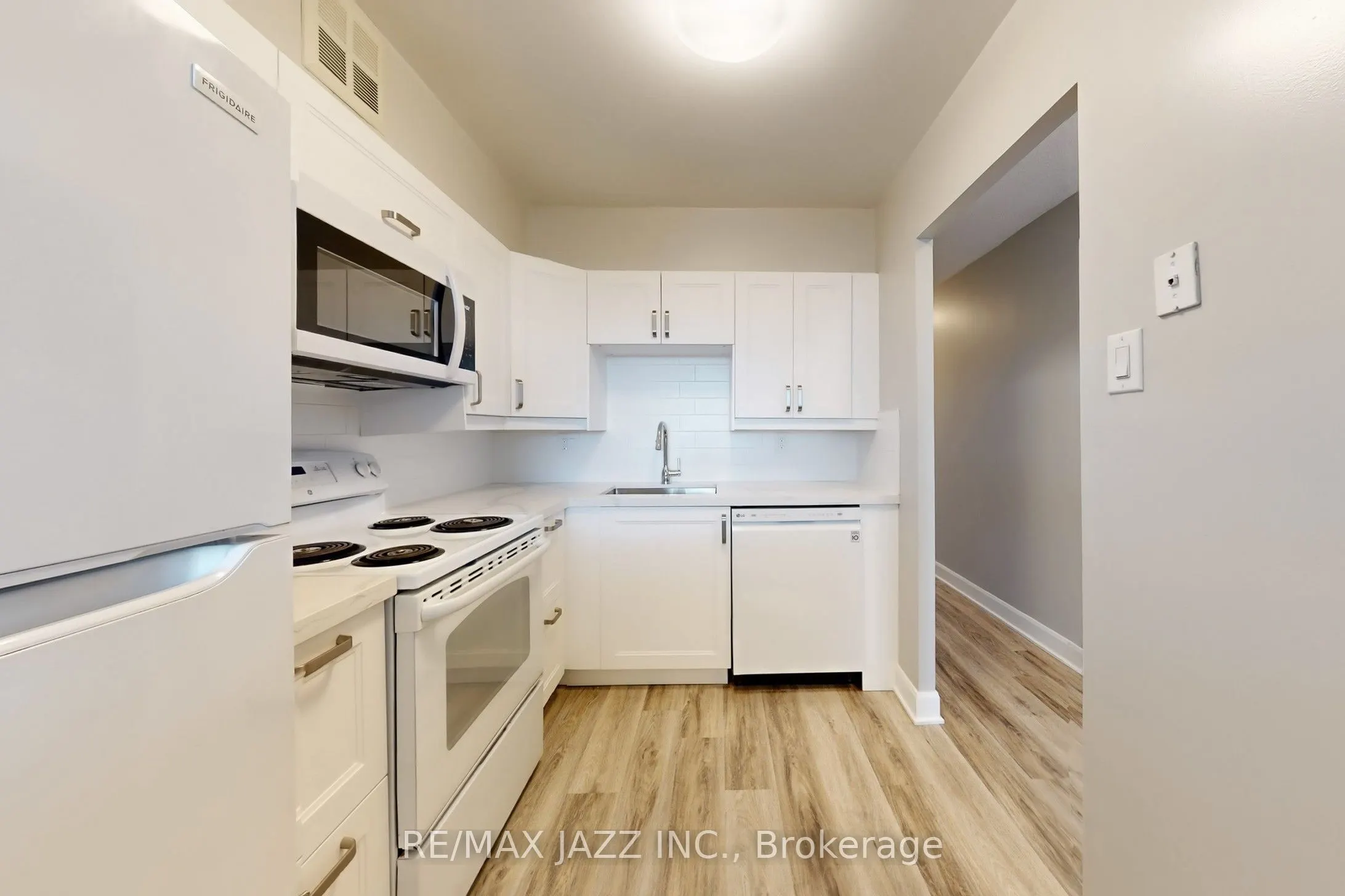 2 Westney Road N, #1109