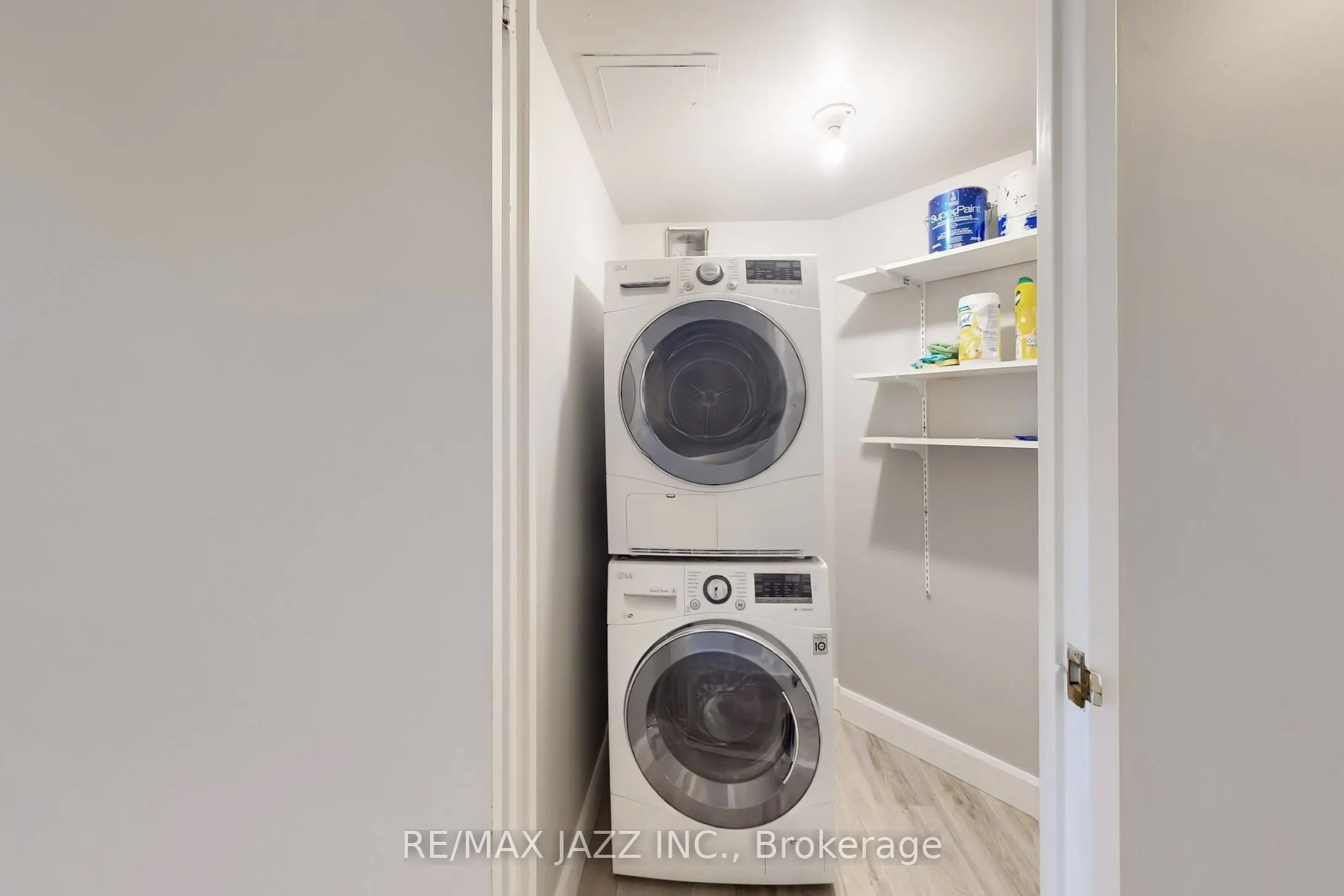 2 Westney Road N, #1109