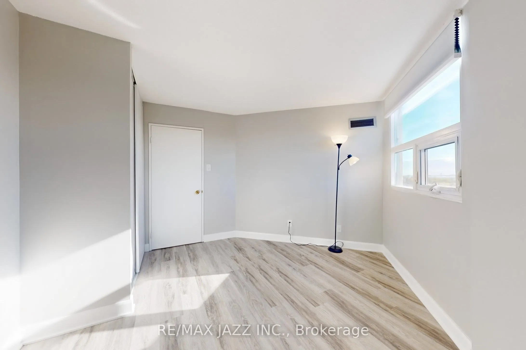 2 Westney Road N, #1109