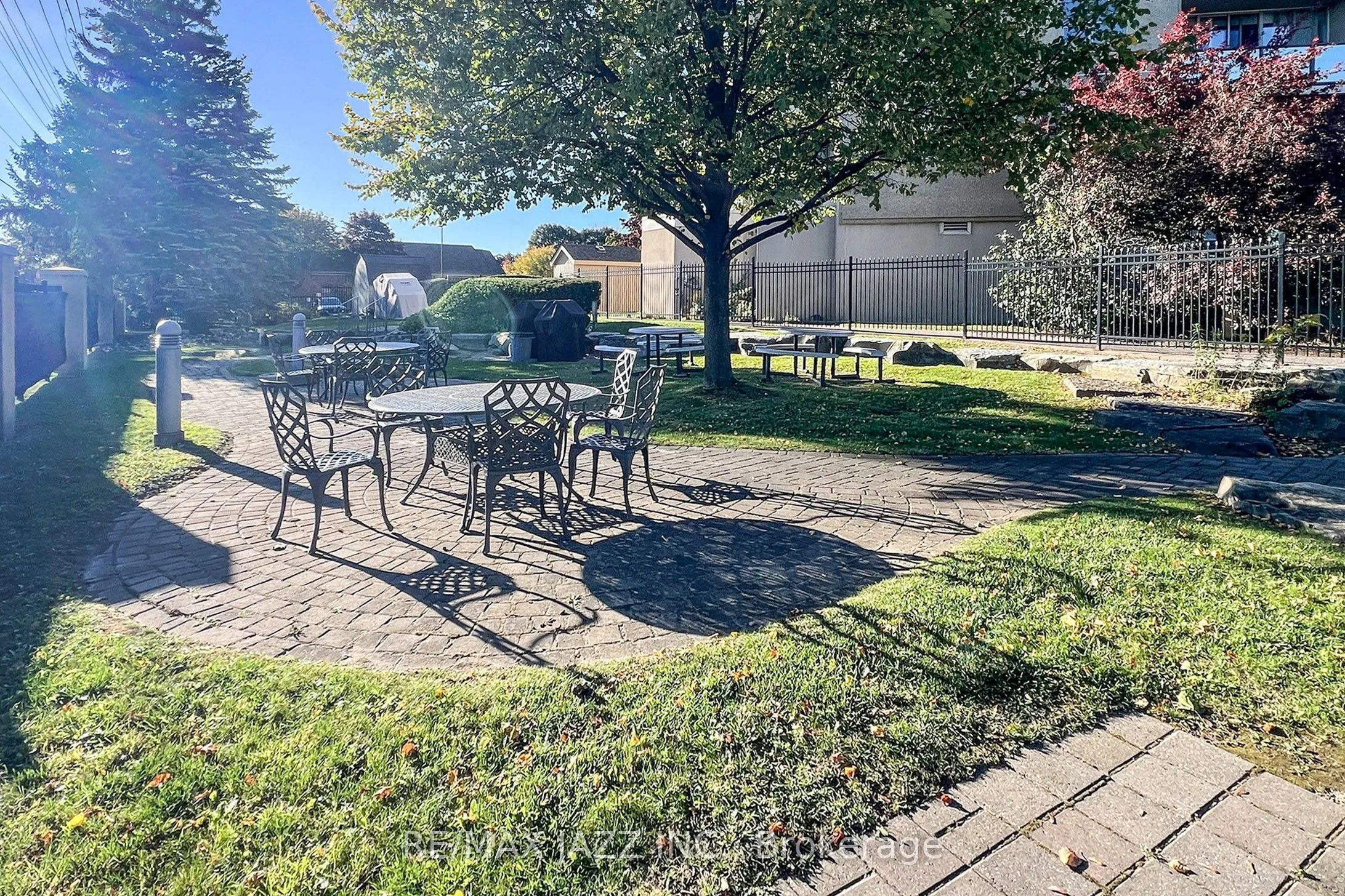 2 Westney Road N, #1109