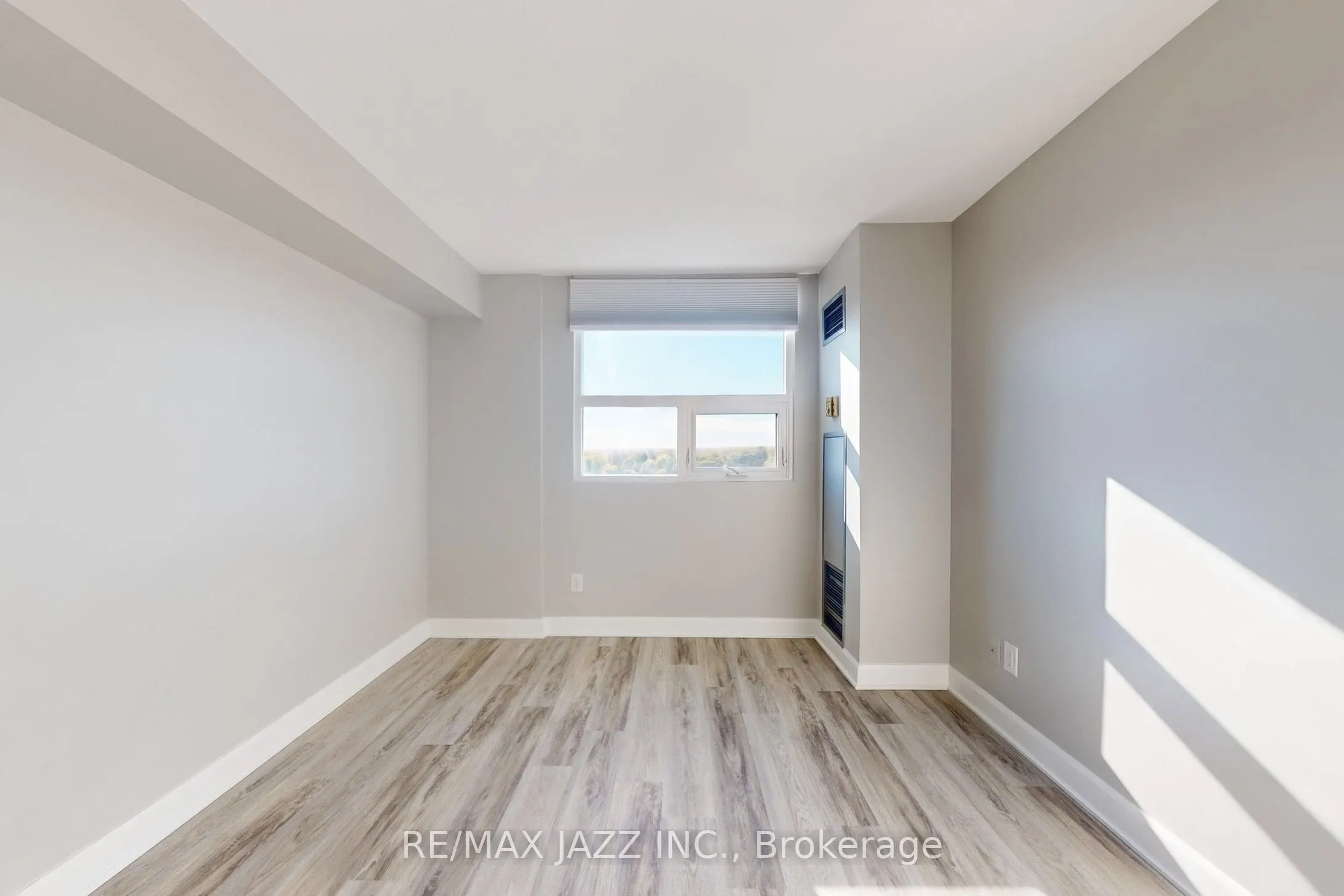 2 Westney Road N, #1109