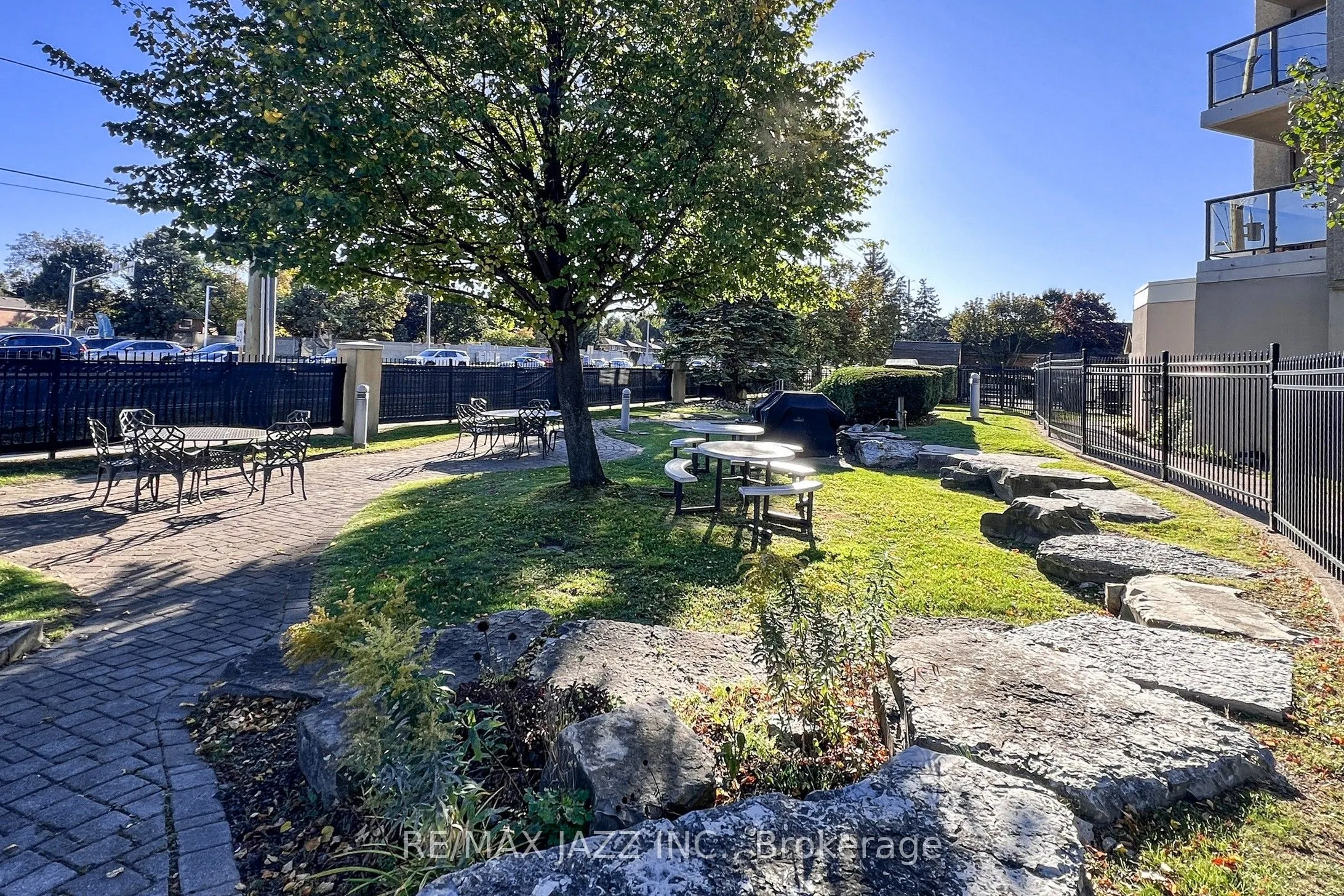 2 Westney Road N, #1109