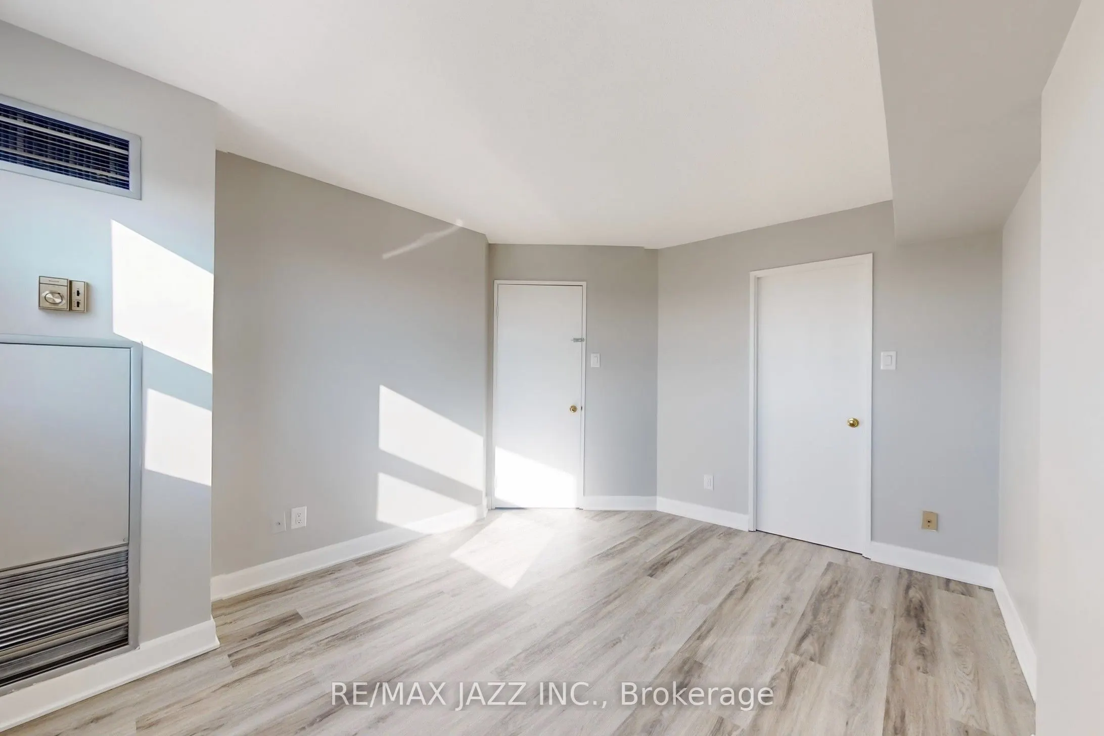 2 Westney Road N, #1109
