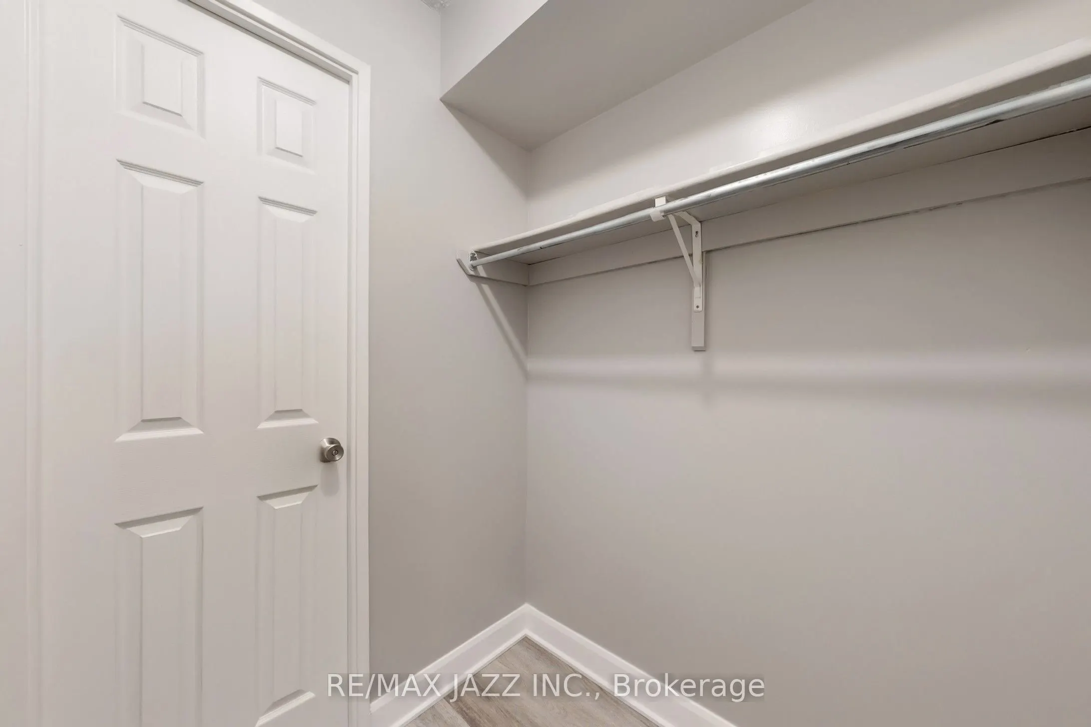2 Westney Road N, #1109