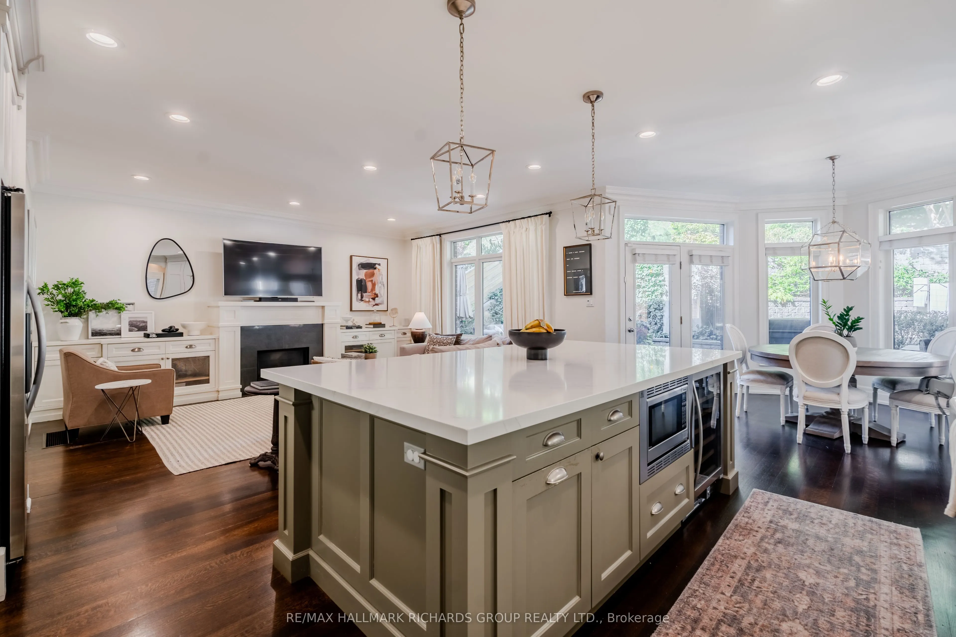 34B Long Crescent