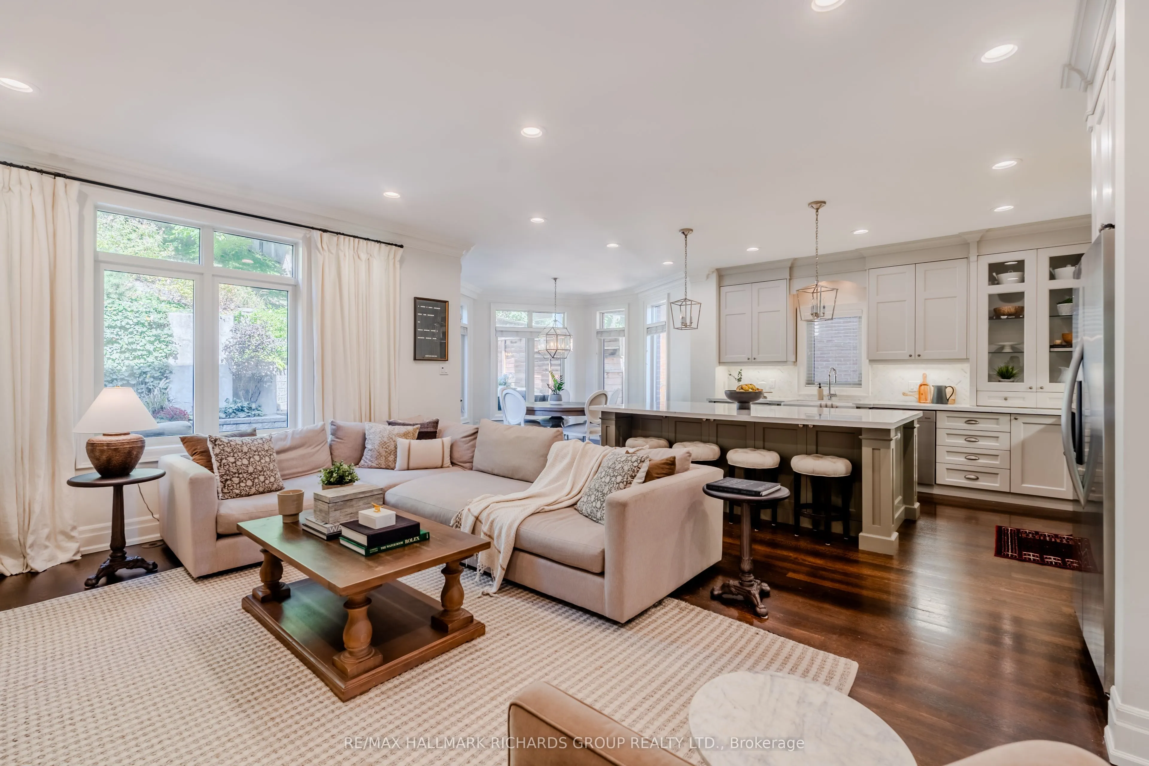 34B Long Crescent