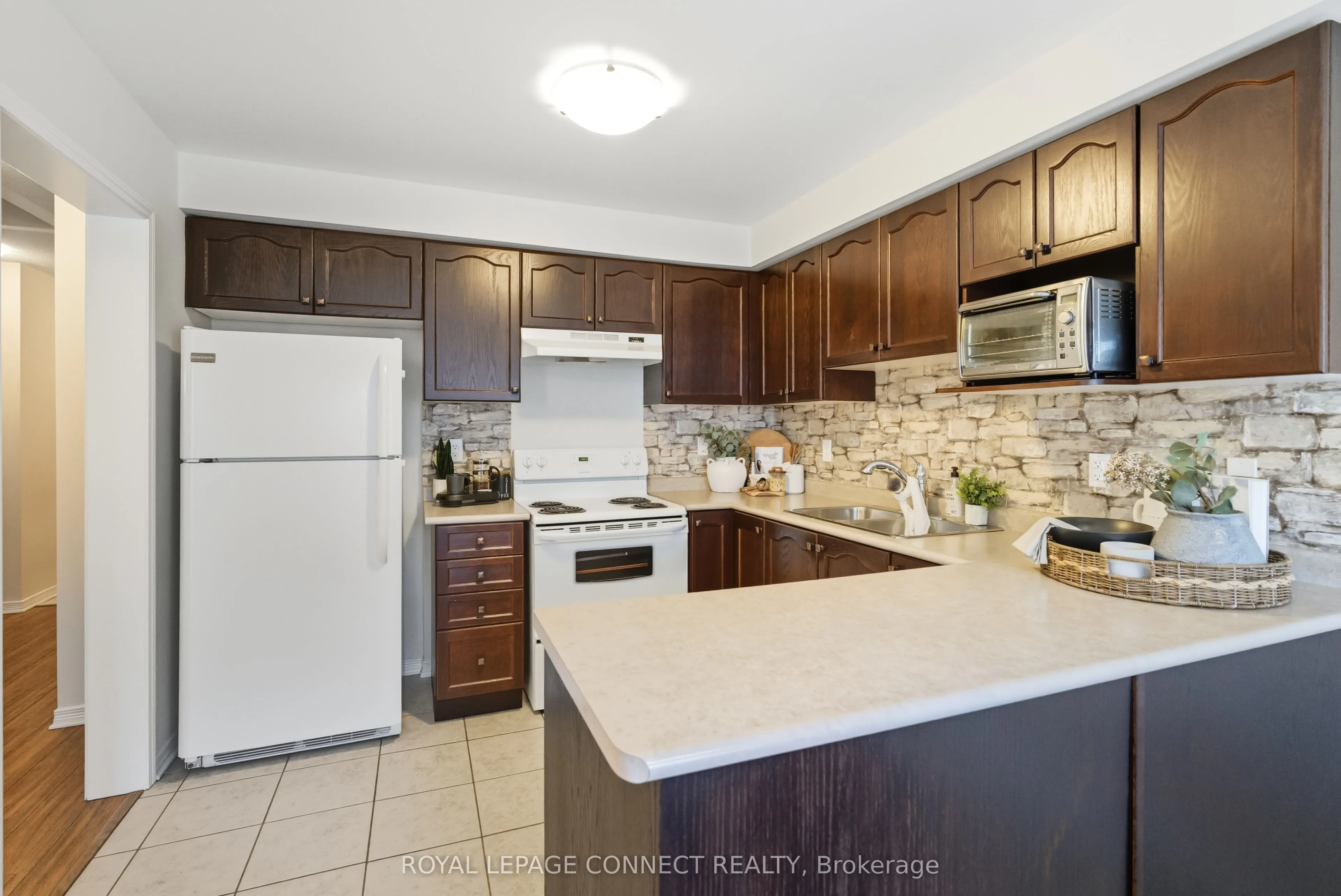1640 Grandview Street N, #18