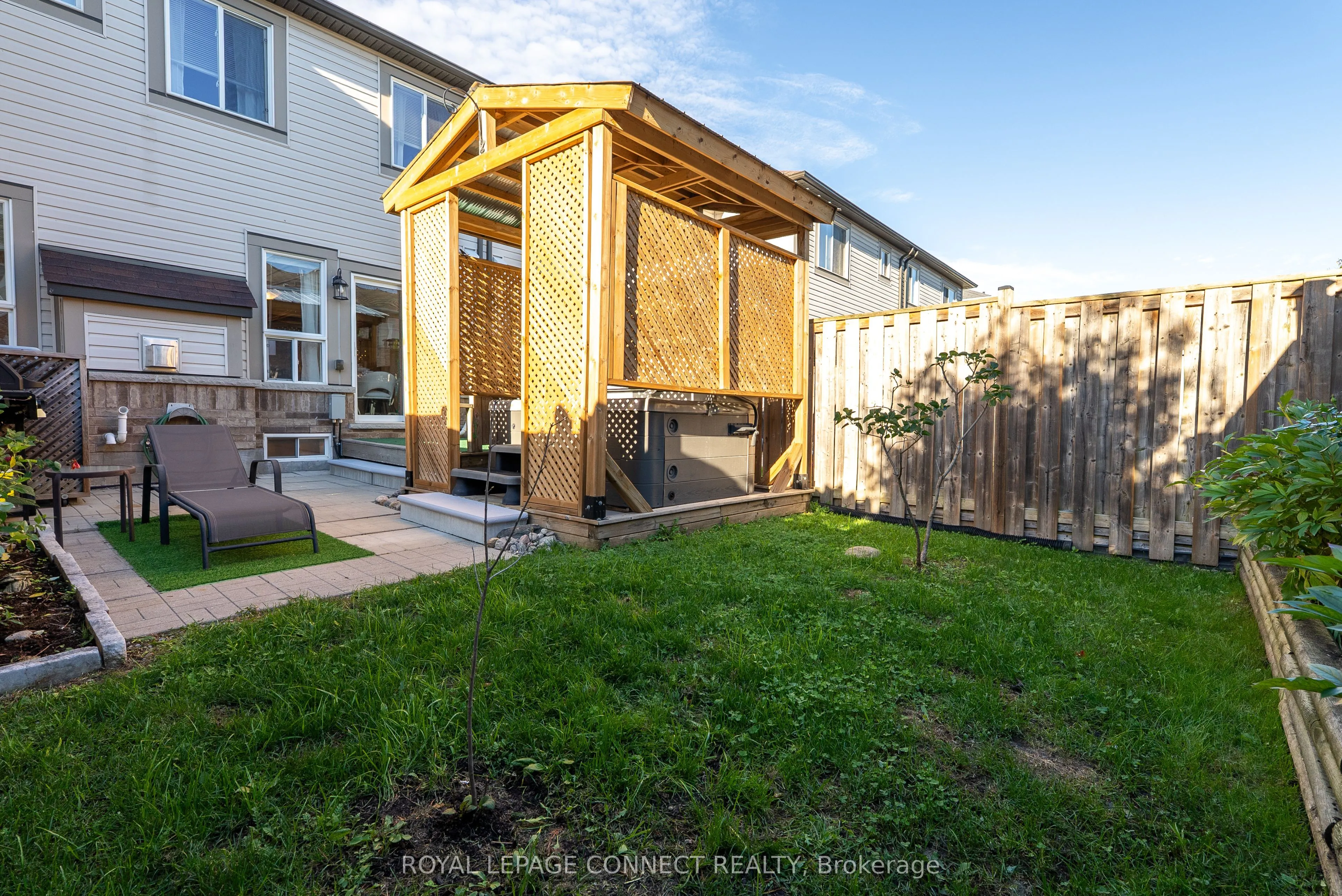 1640 Grandview Street N, #18