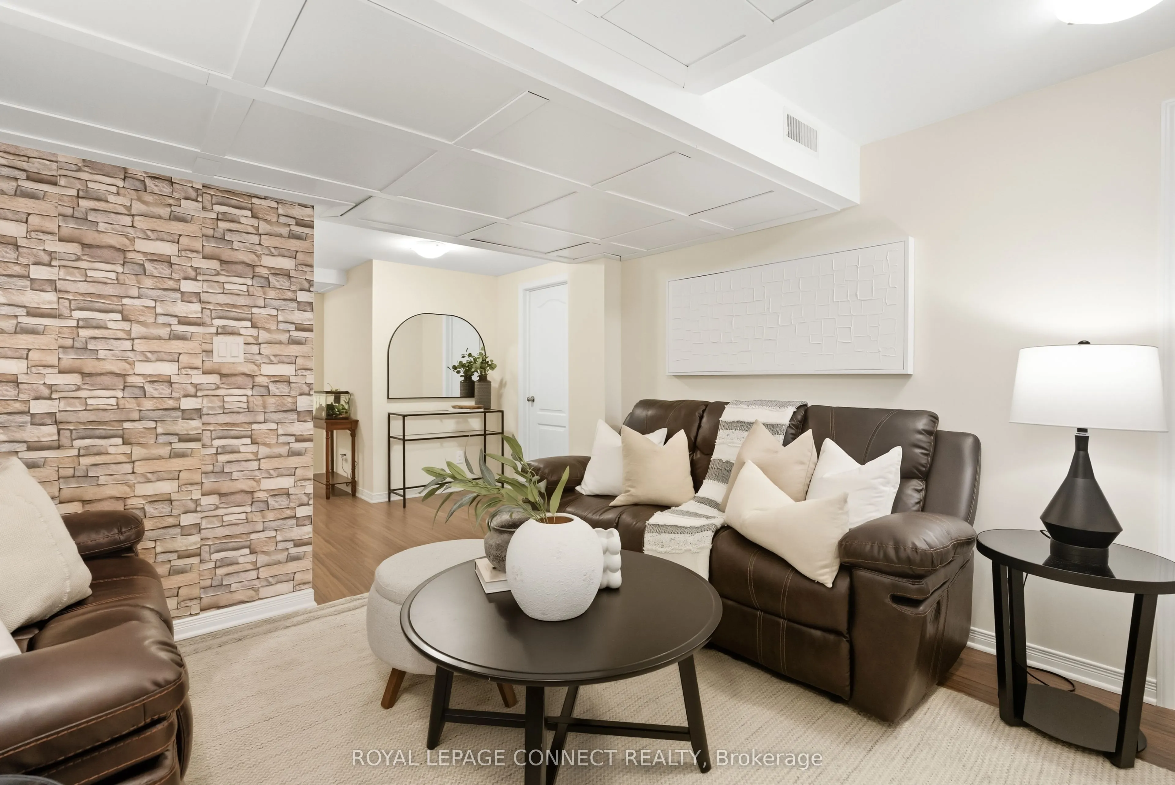 1640 Grandview Street N, #18