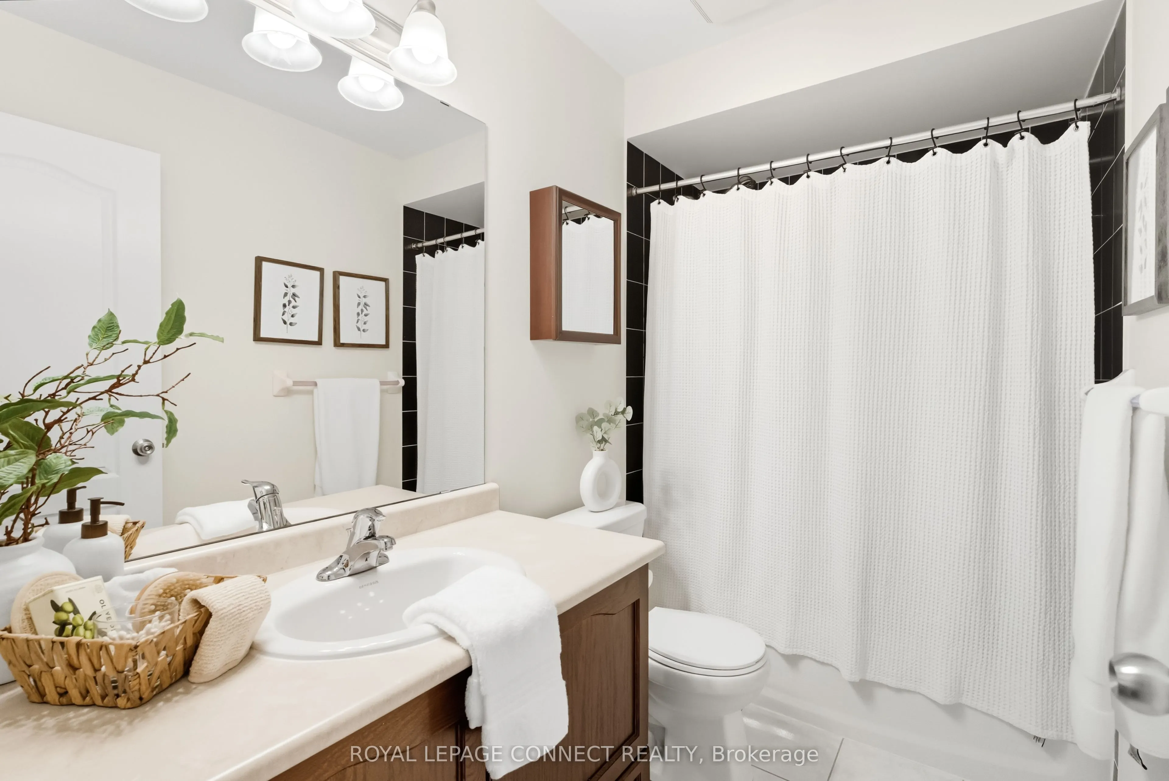 1640 Grandview Street N, #18