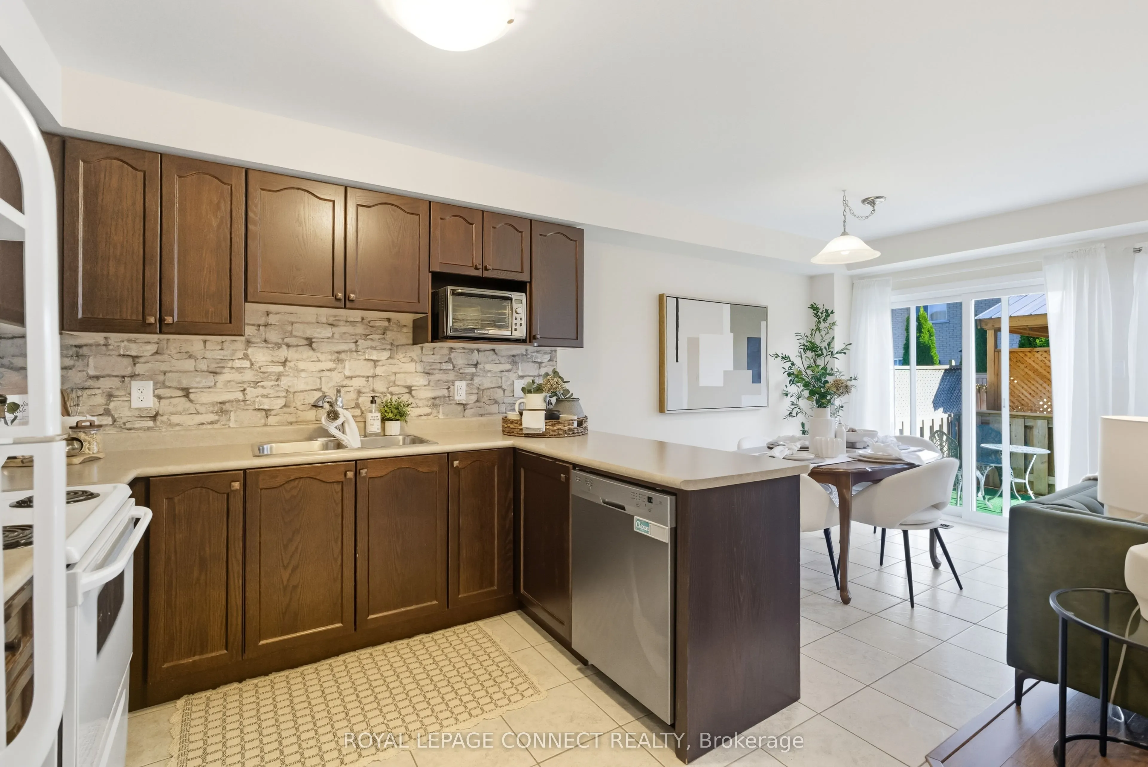 1640 Grandview Street N, #18