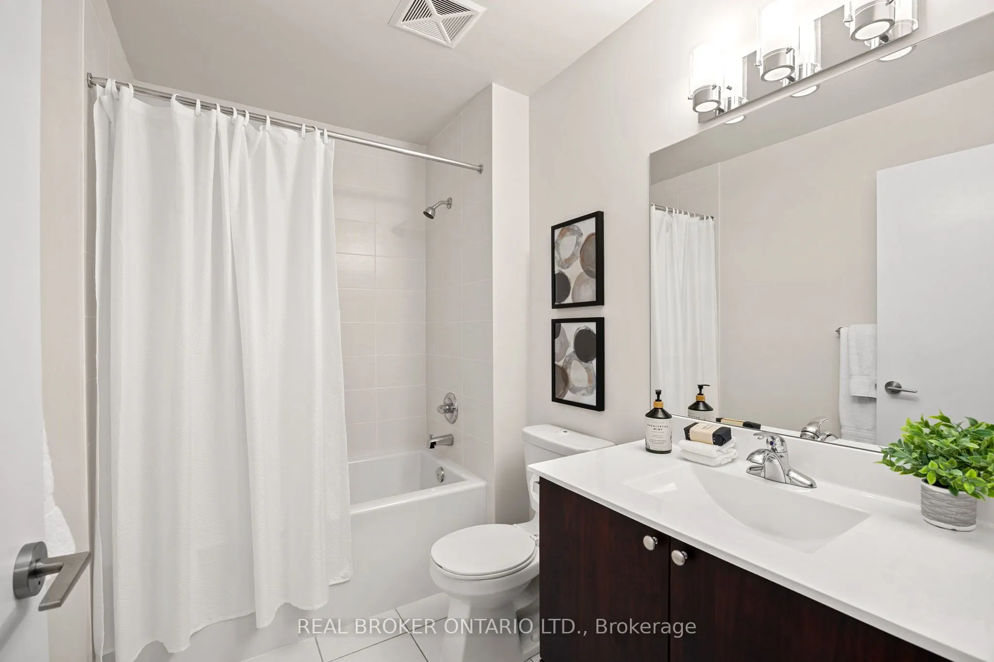 181 Village Green Square, #119