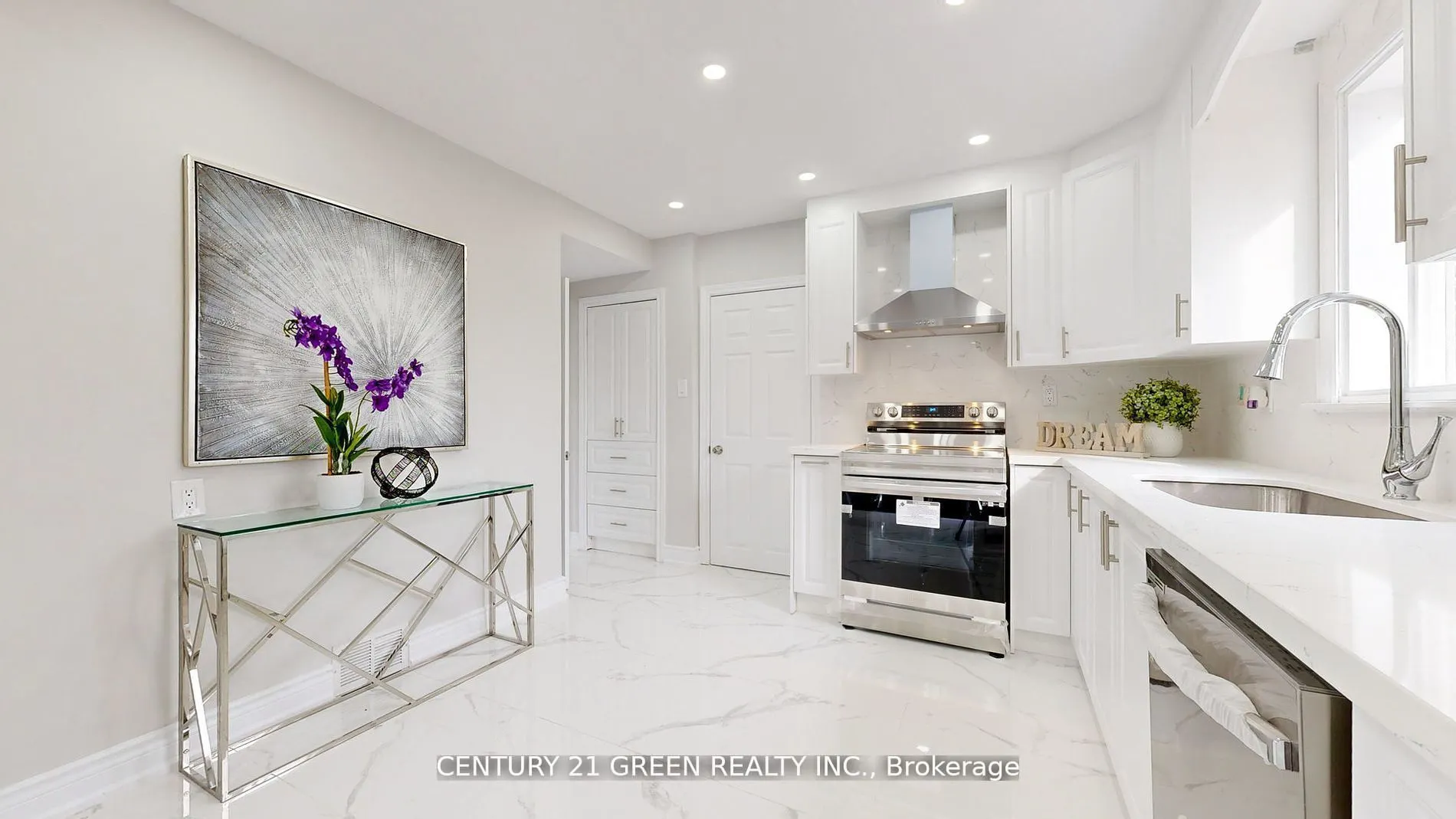 1813 Rossland Road E, #Main