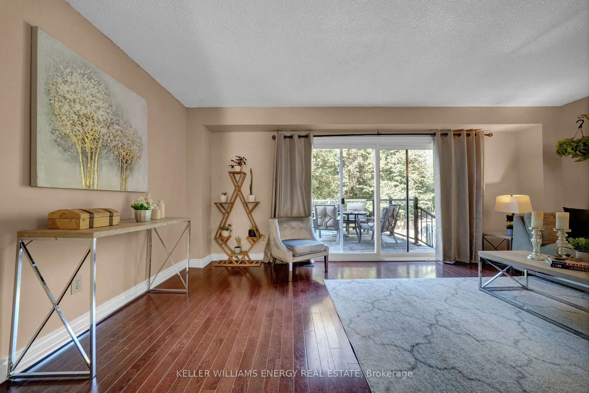518 Camelot Drive
