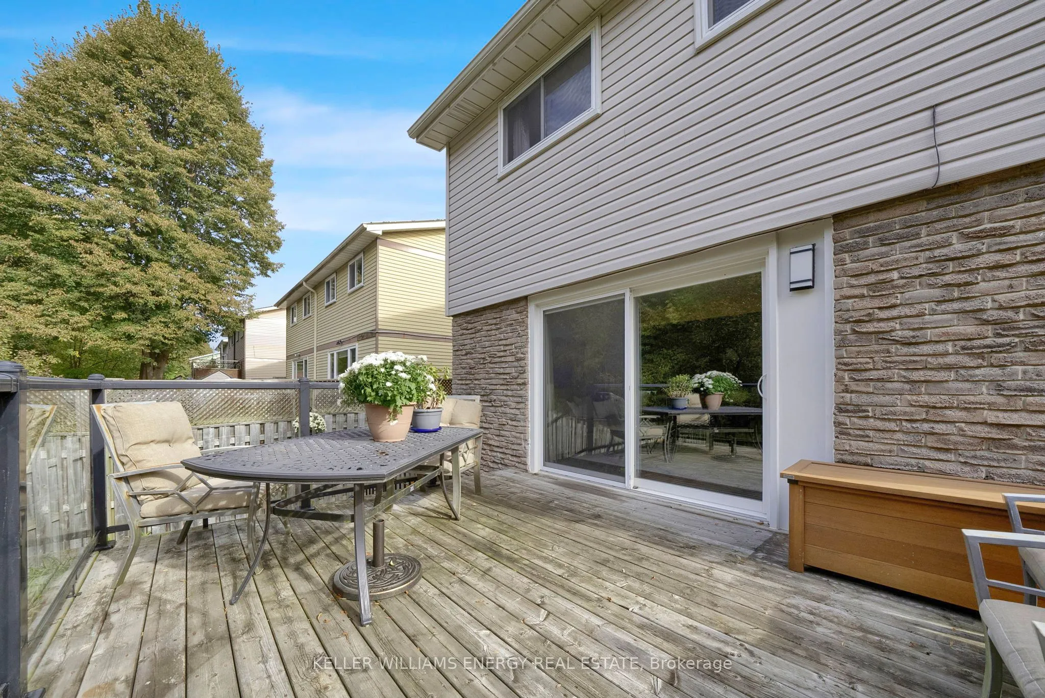 518 Camelot Drive