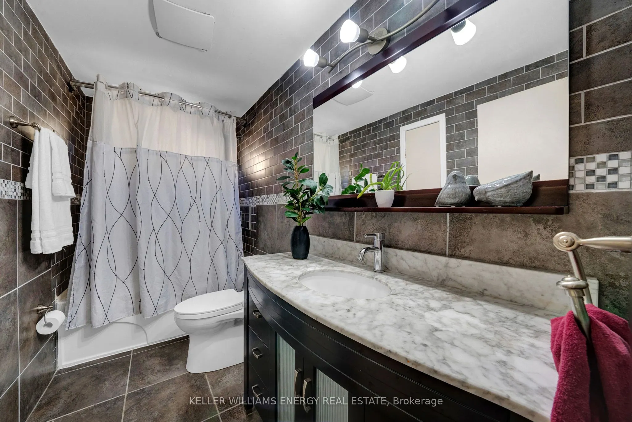 518 Camelot Drive