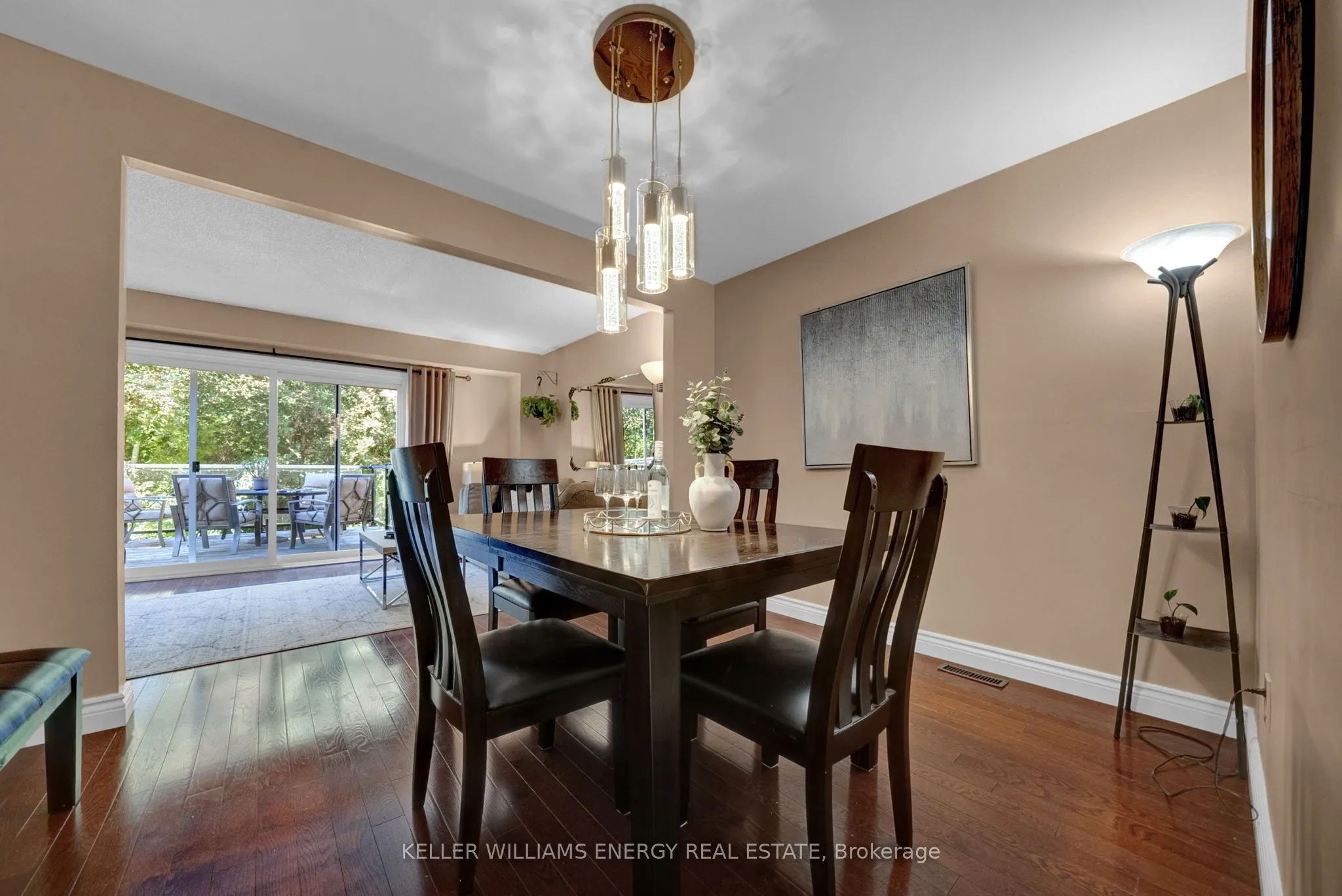 518 Camelot Drive