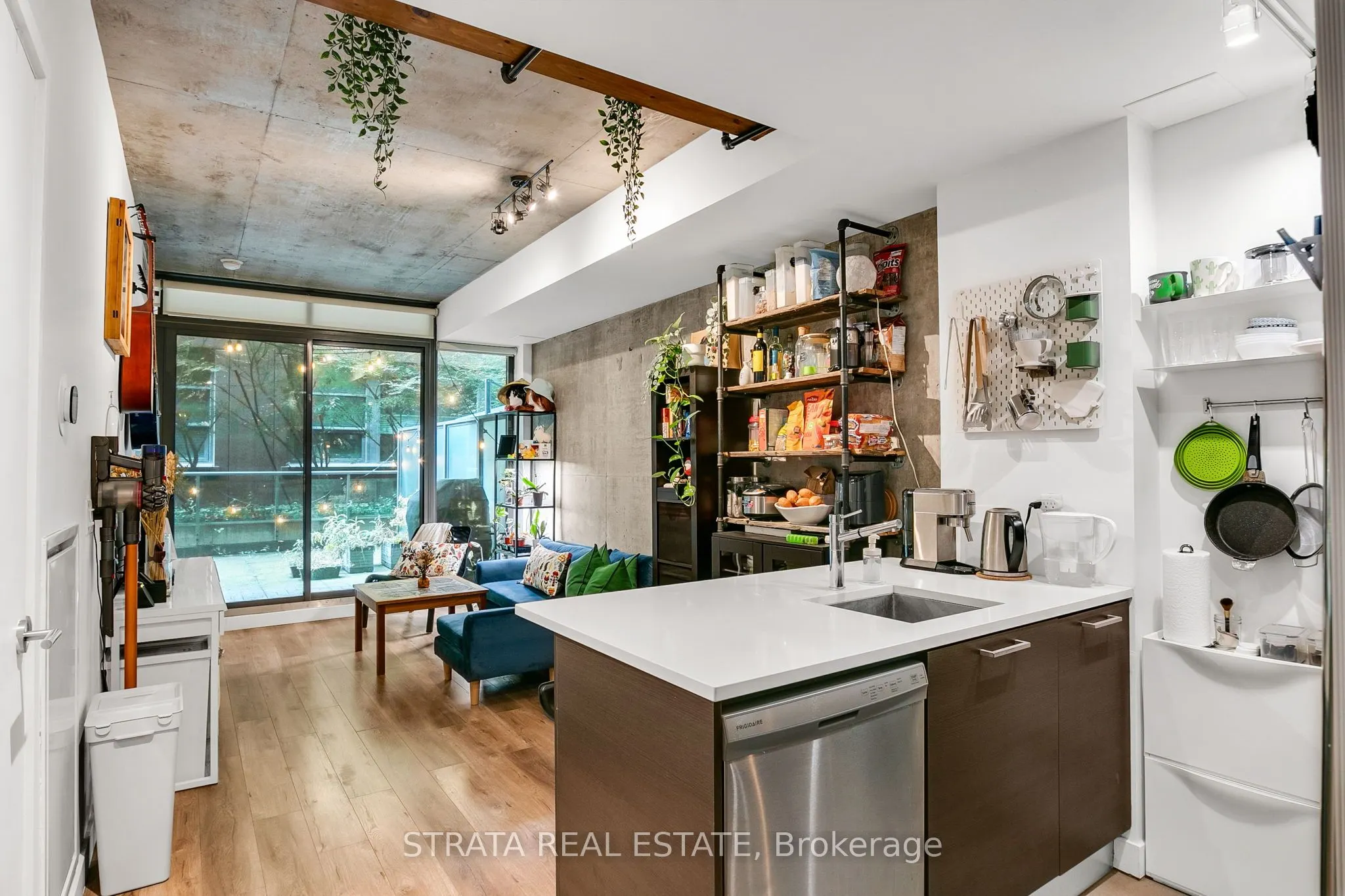 90 Broadview Avenue N, #218