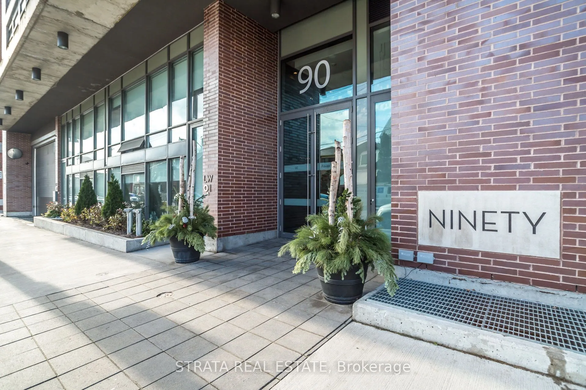 90 Broadview Avenue N, #218