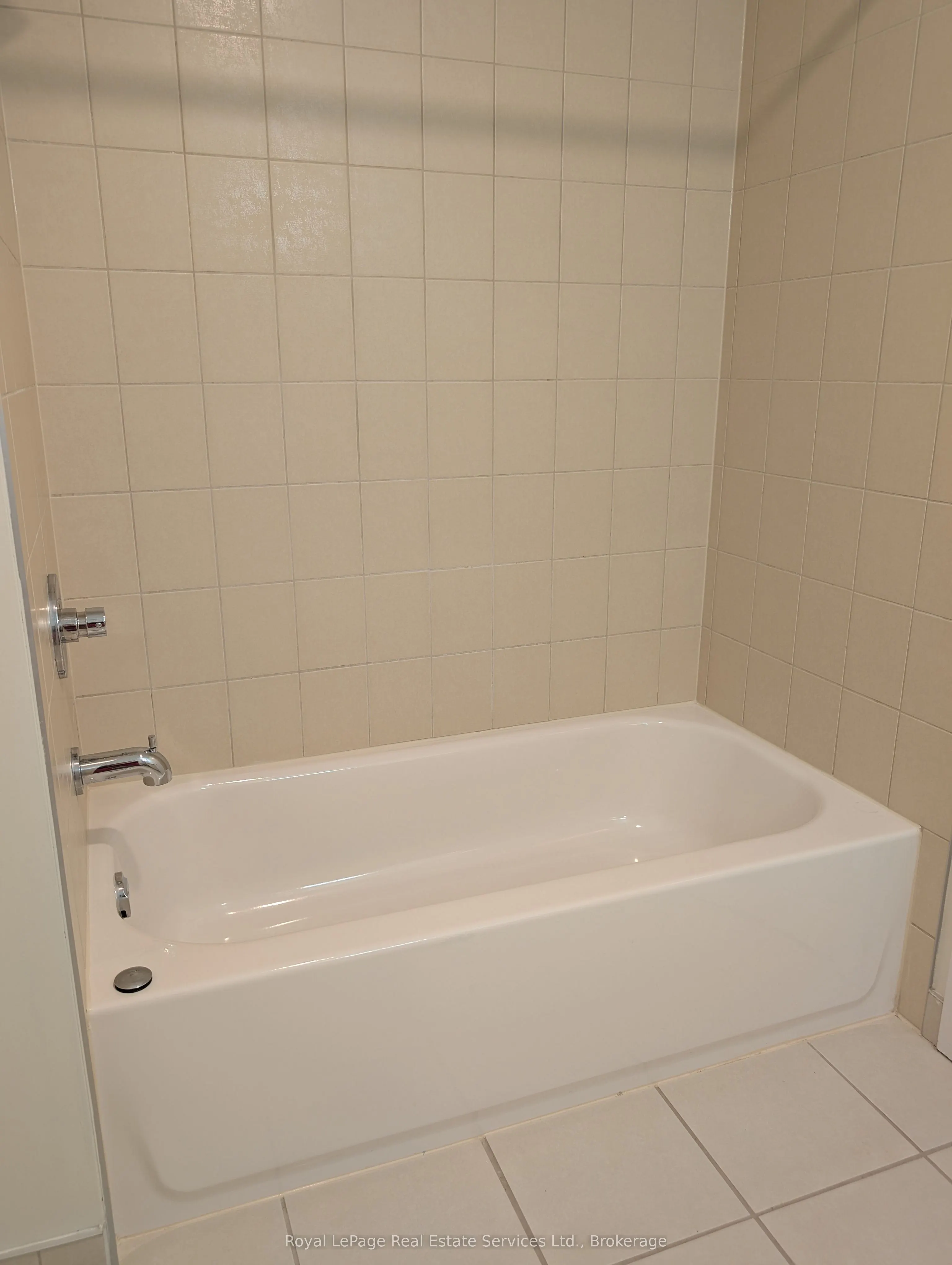 8 Trent Avenue, #213