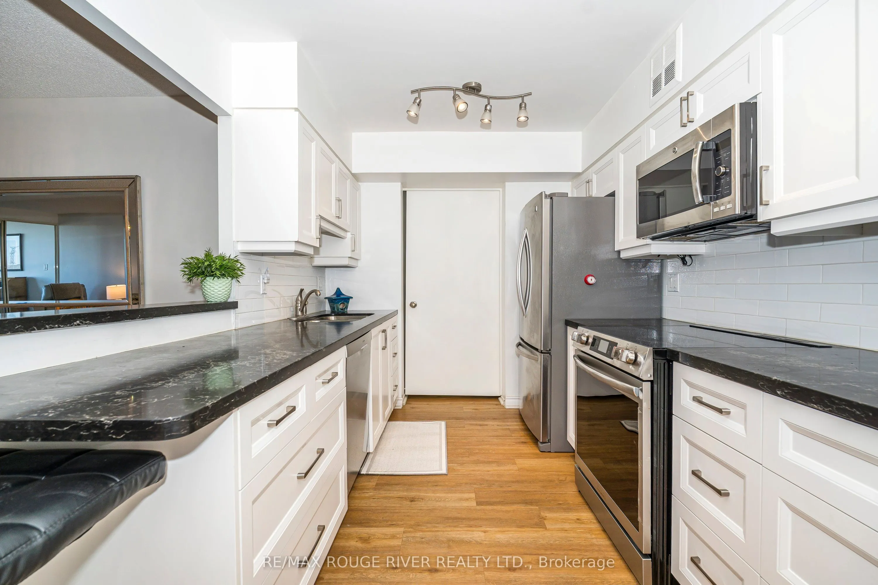 1890 Valley Farm Road, #1115