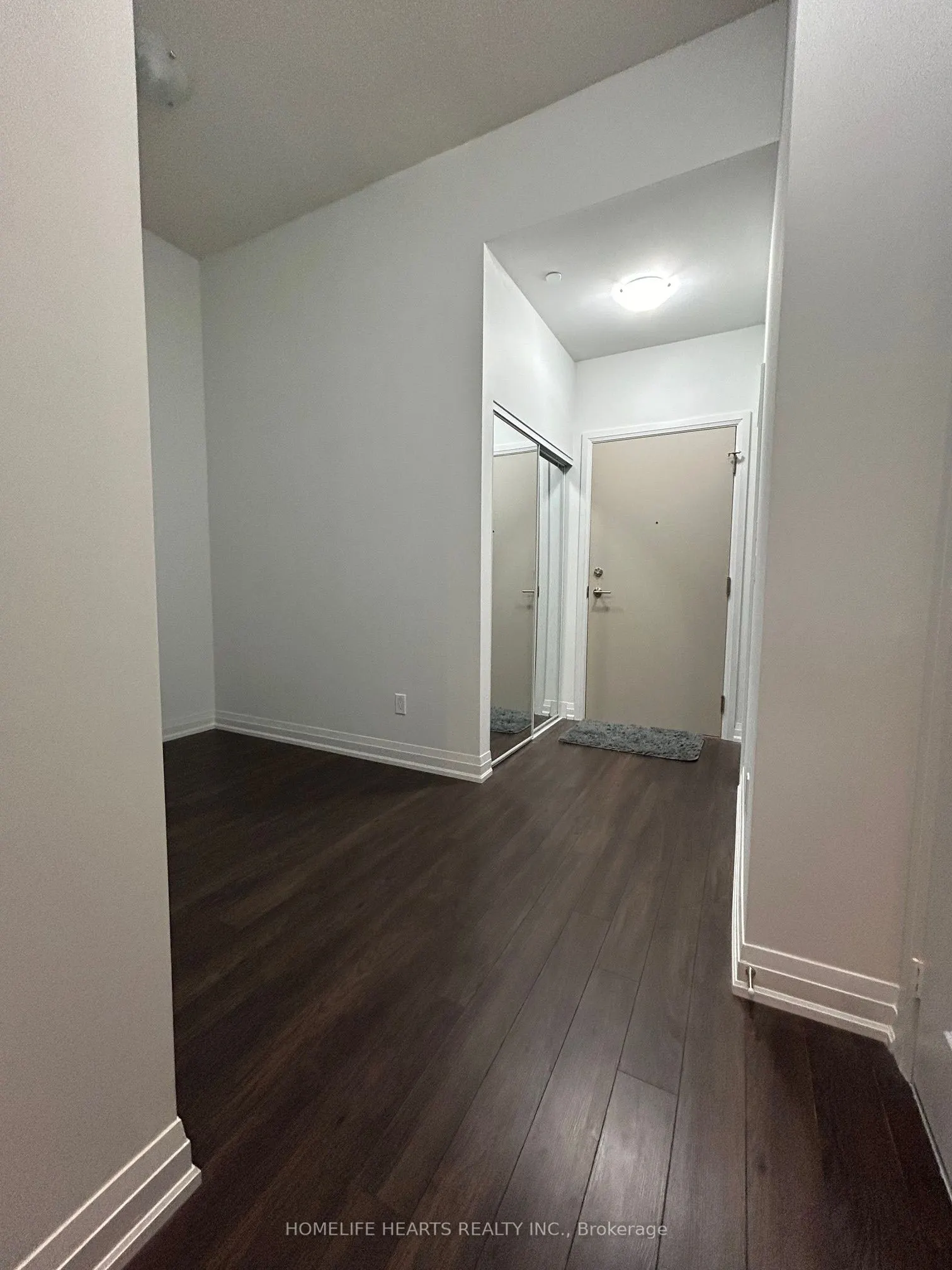 20 Meadowglen Place E, #822