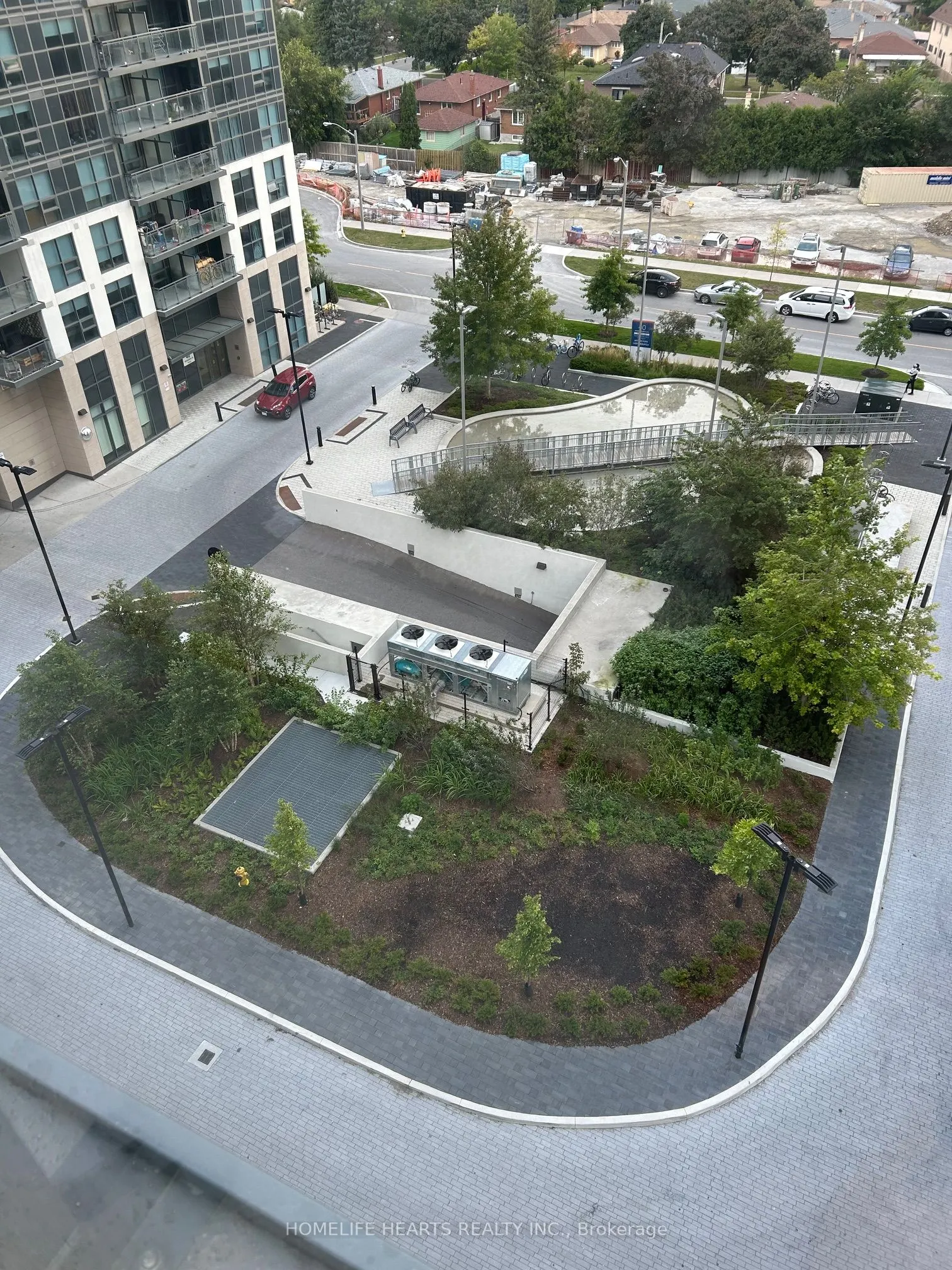 20 Meadowglen Place E, #822