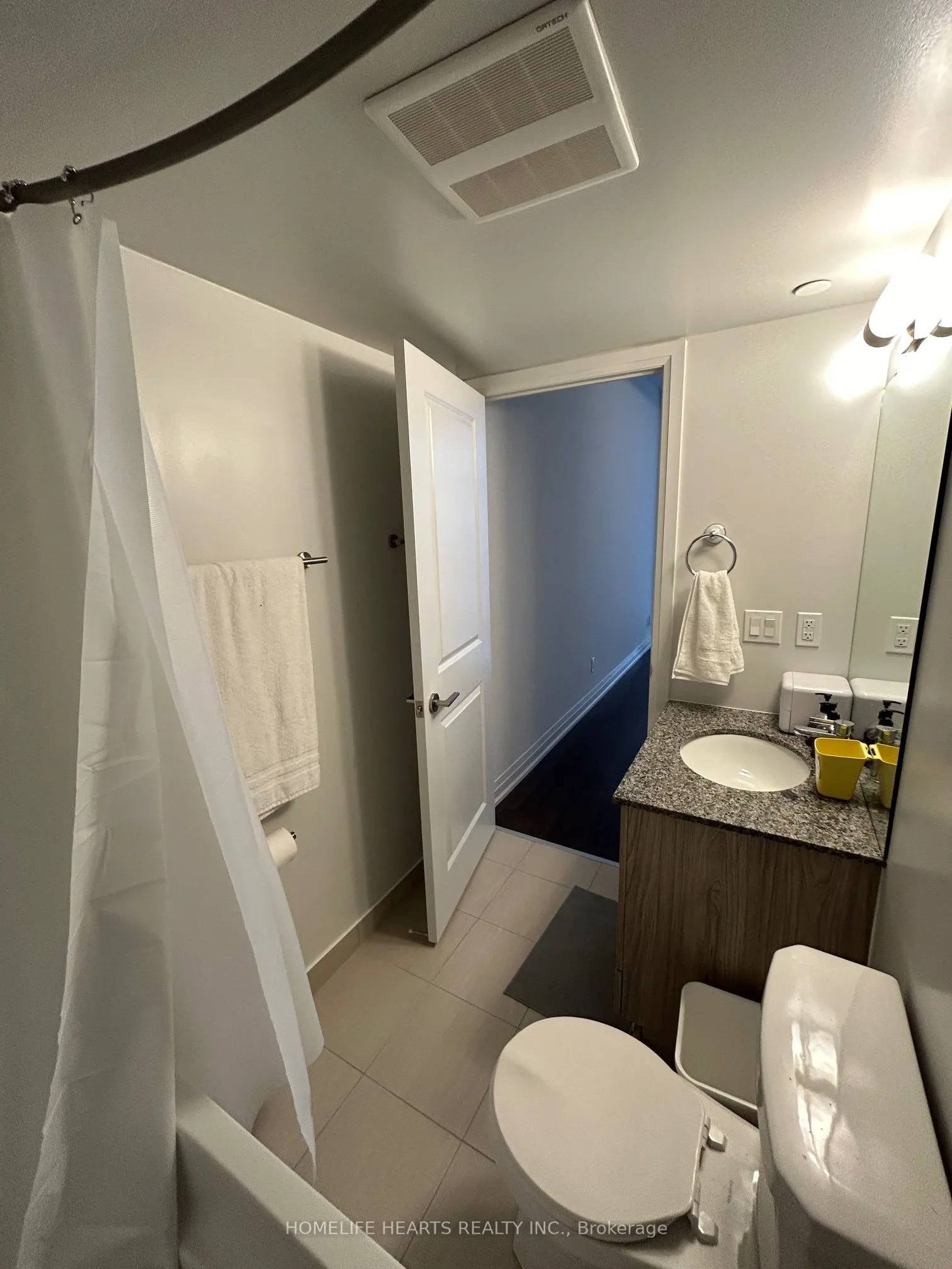 20 Meadowglen Place E, #822