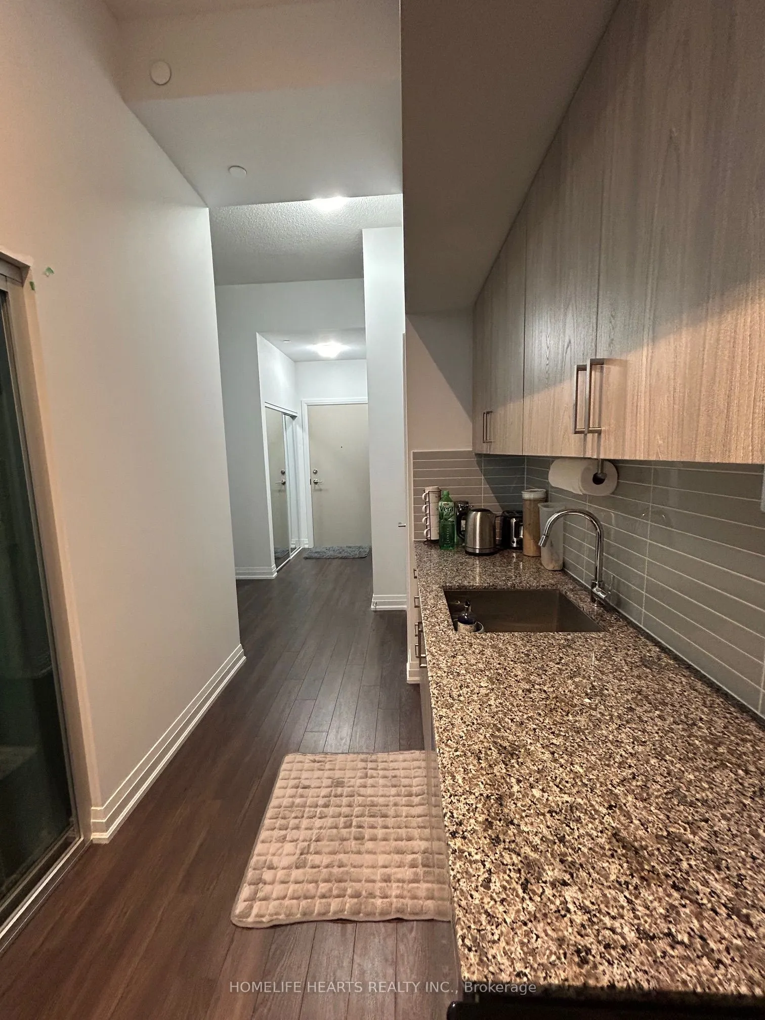 20 Meadowglen Place E, #822