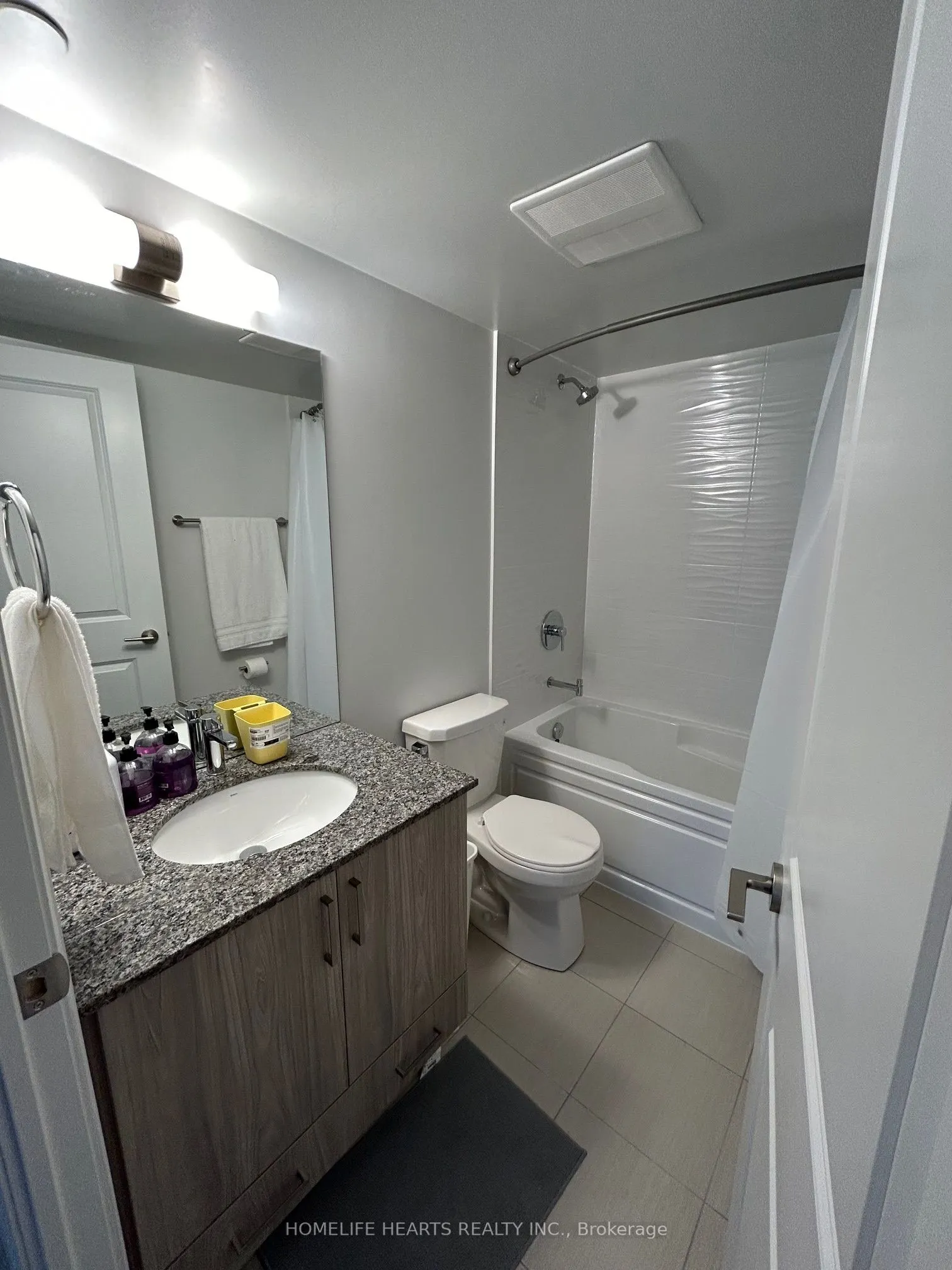 20 Meadowglen Place E, #822