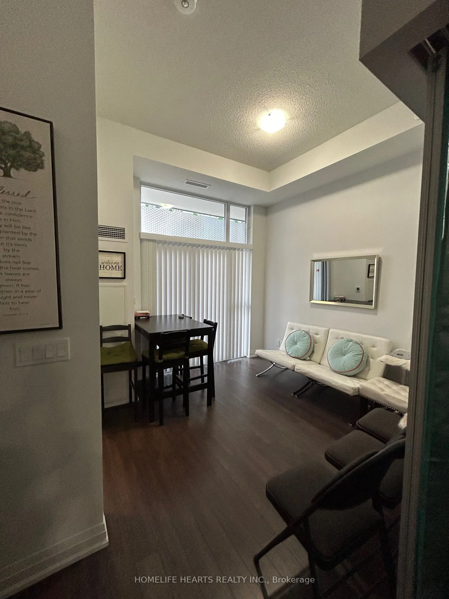 20 Meadowglen Place E, #822