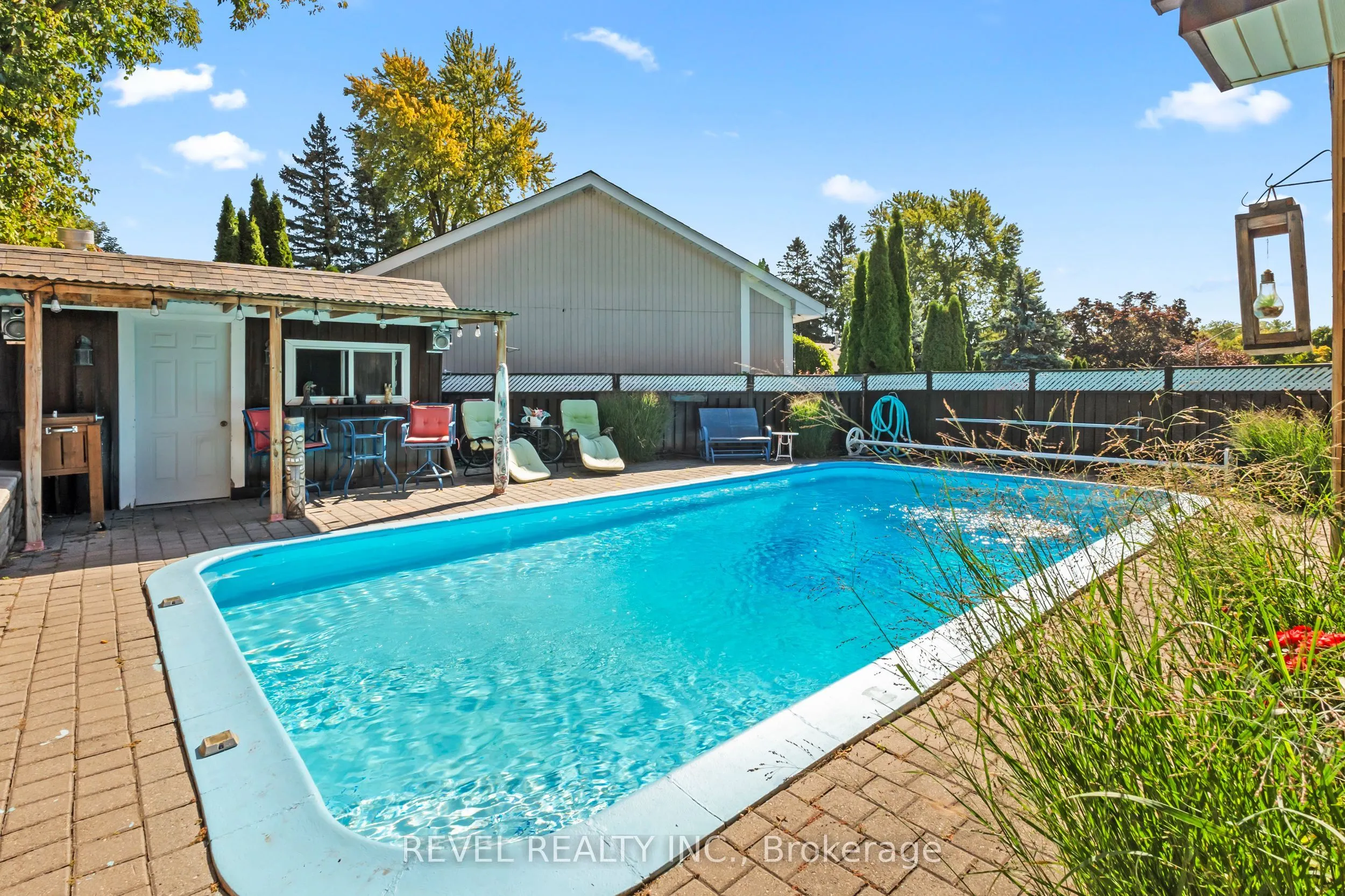 441 Crestwood Dr Drive N