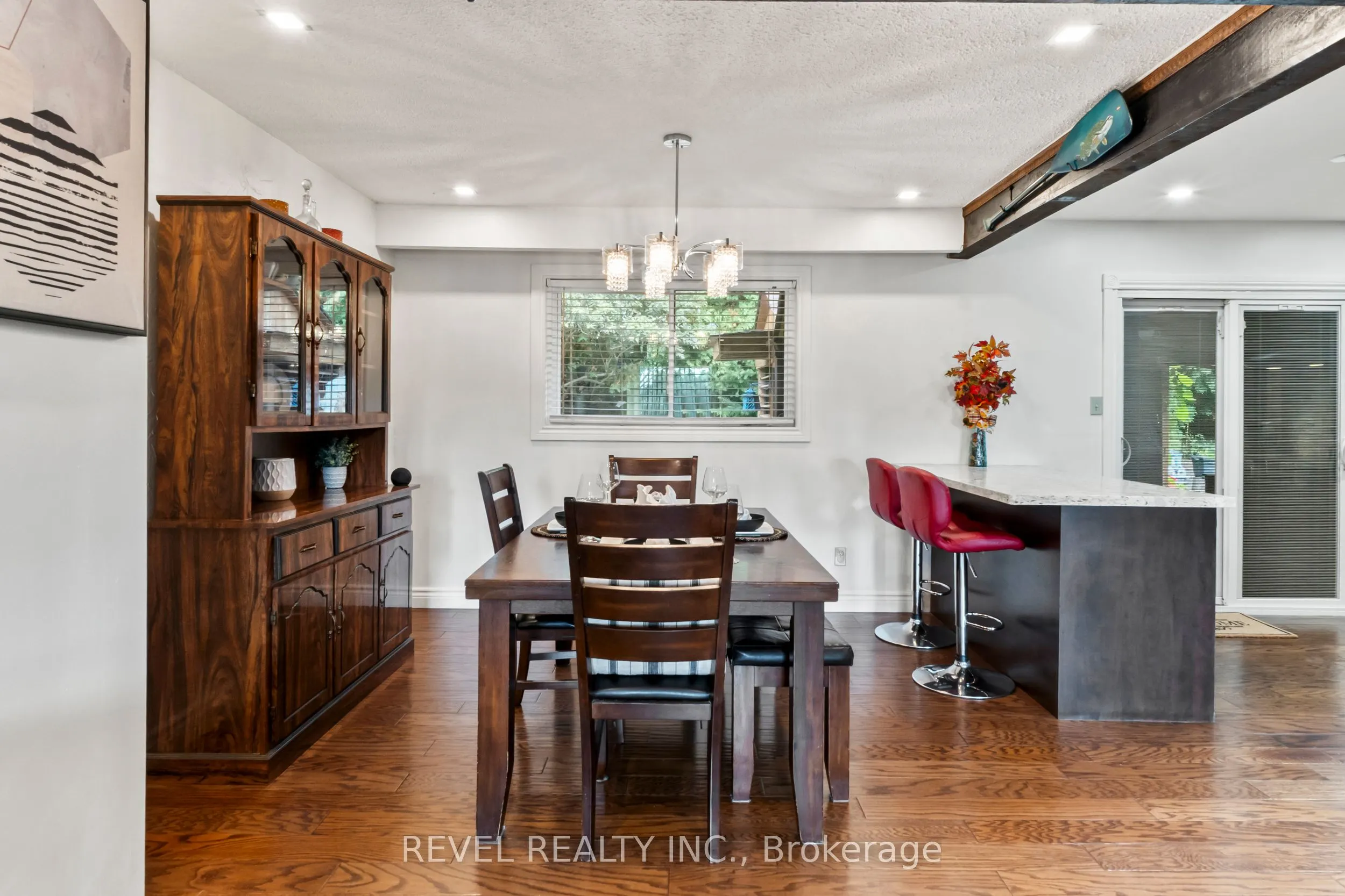 441 Crestwood Dr Drive N