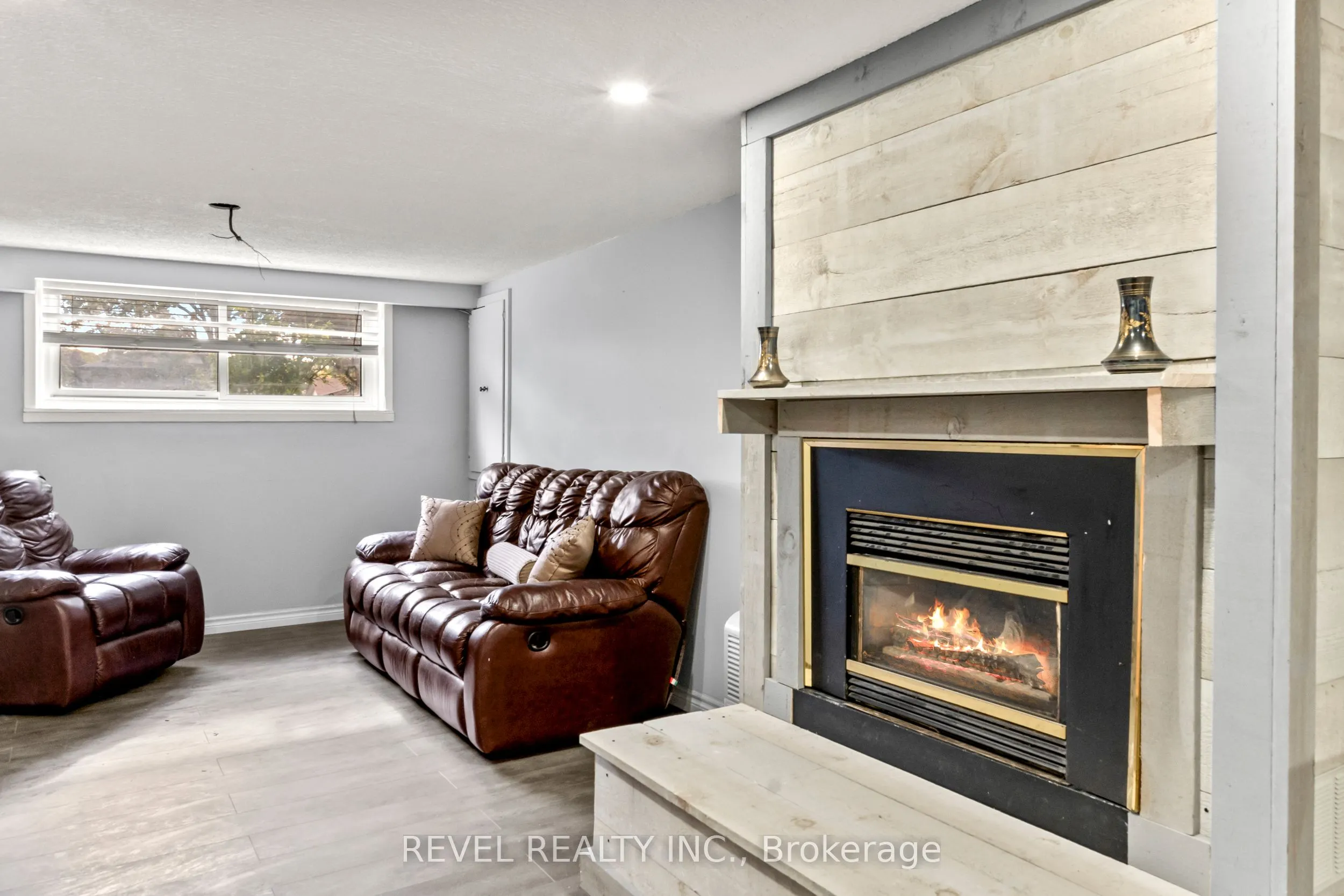 441 Crestwood Dr Drive N