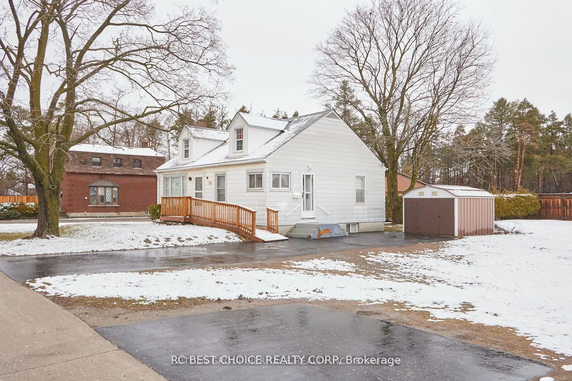 1705 Simcoe Street N