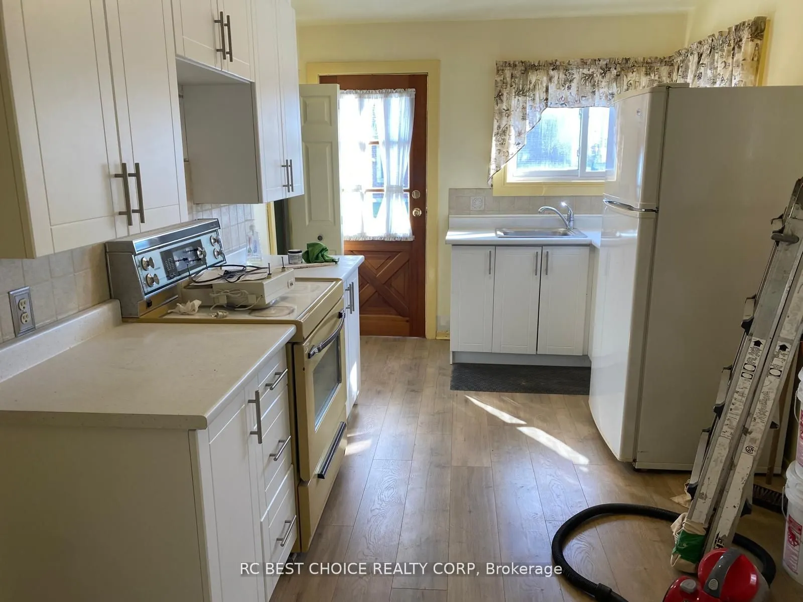 1705 Simcoe Street N