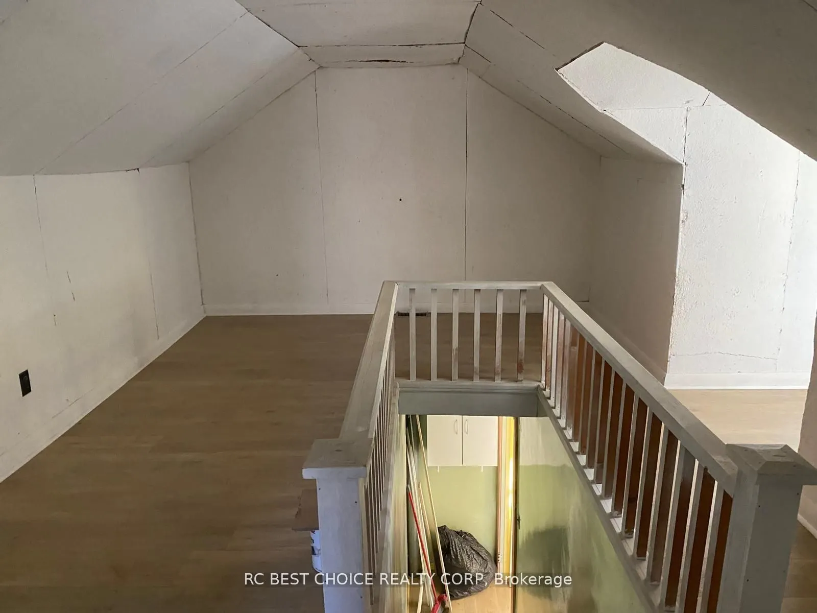 1705 Simcoe Street N