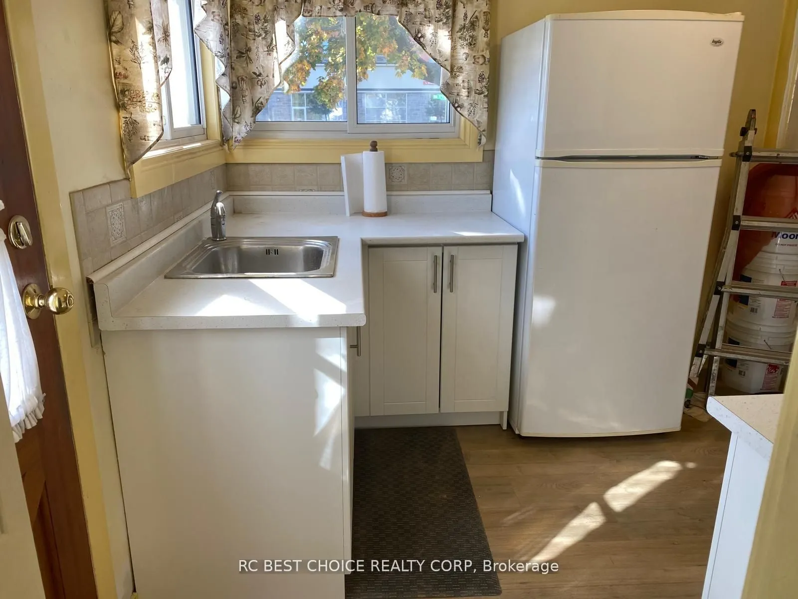 1705 Simcoe Street N