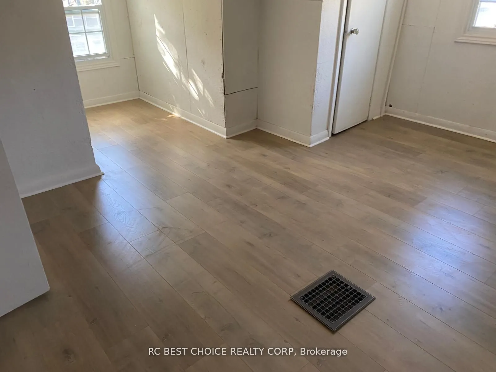 1705 Simcoe Street N
