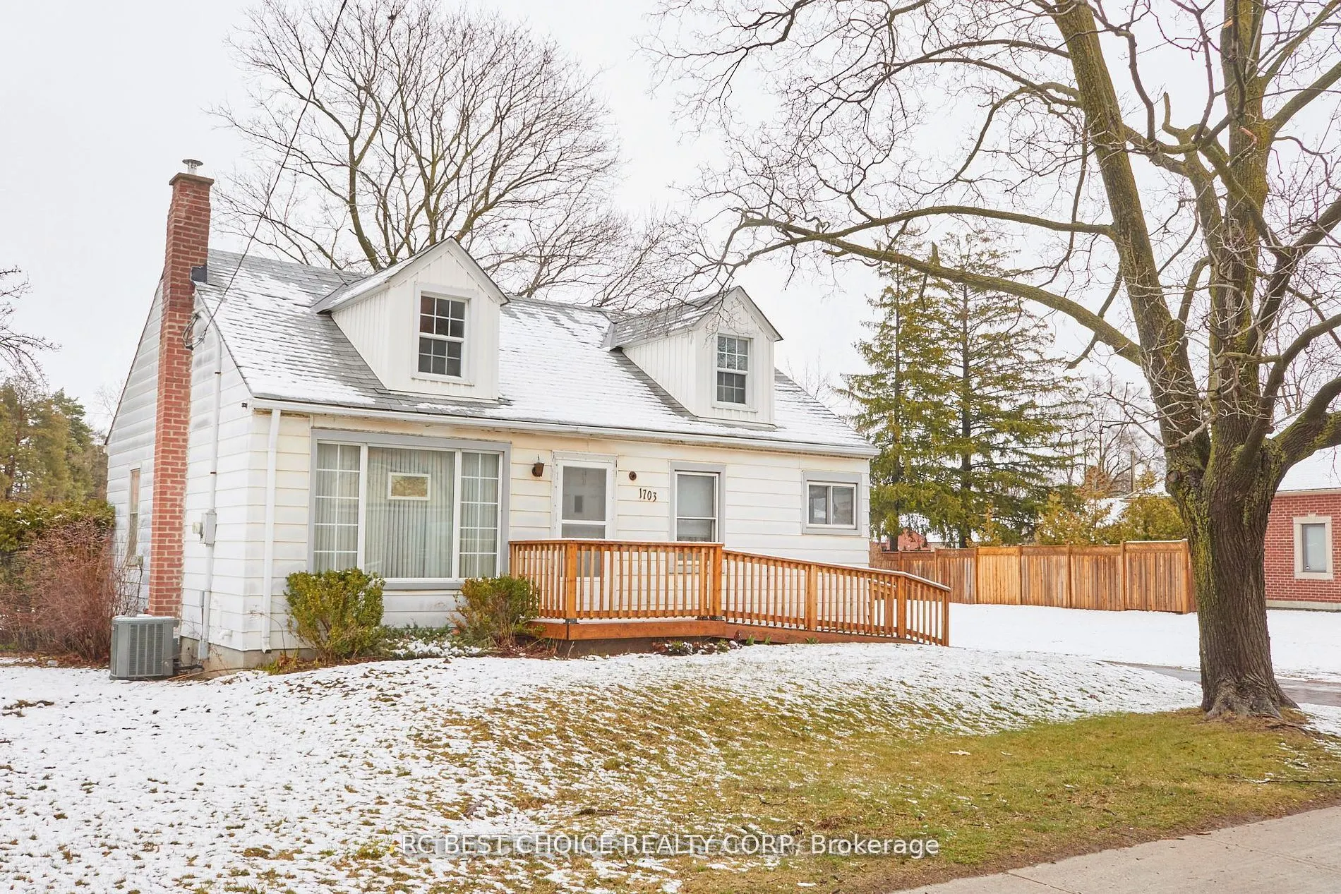 1705 Simcoe Street N